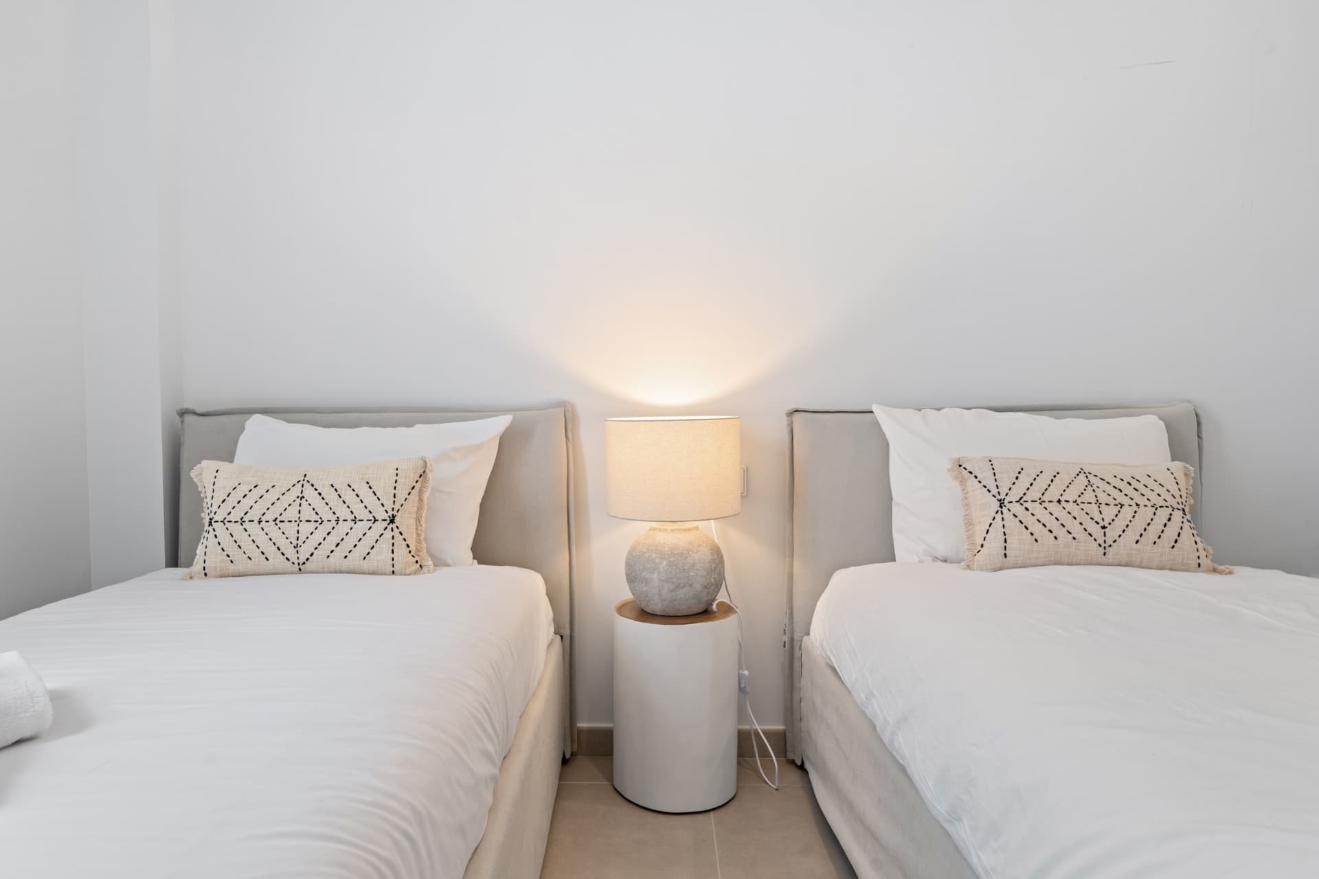 Brand New 3-Bedroom Apartment with Sea & Mountain Views – New Golden Mile