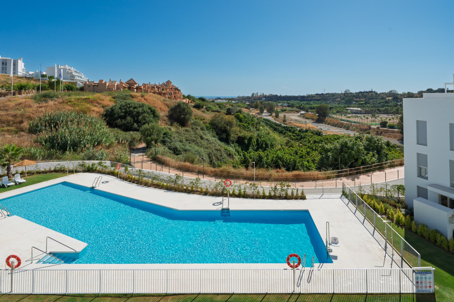 Brand New 3-Bedroom Apartment with Sea & Mountain Views – New Golden Mile