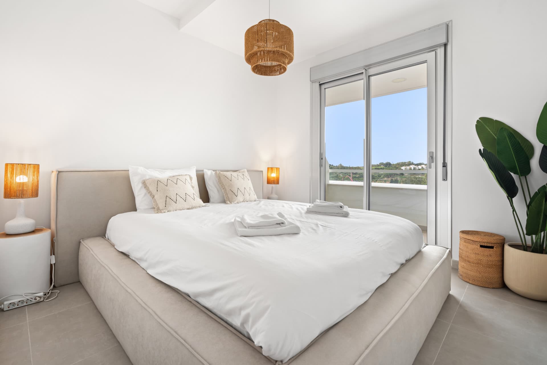 Brand New 3-Bedroom Apartment with Sea & Mountain Views – New Golden Mile