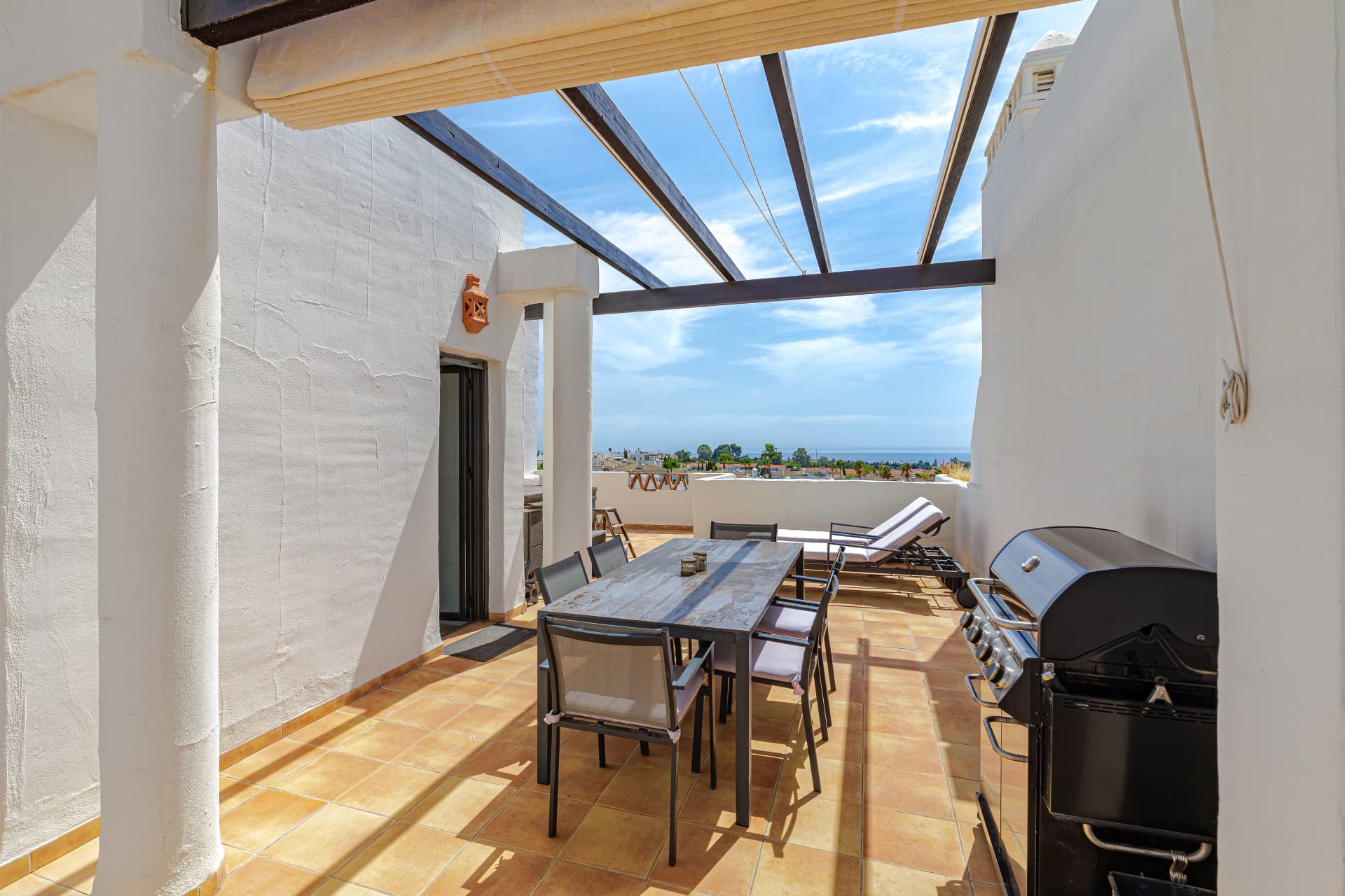 Panoramic Sea View Apartment in Sunset Golf, Estepona