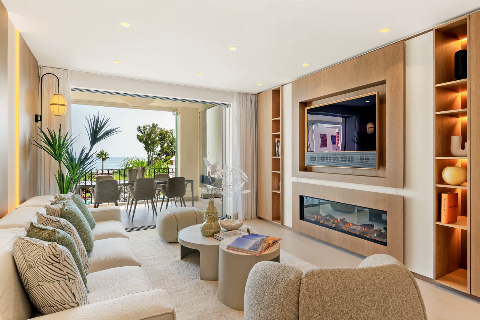 Exclusivo apartamento de lujo en primera línea de playa en Bahía del Velerín, Estepona