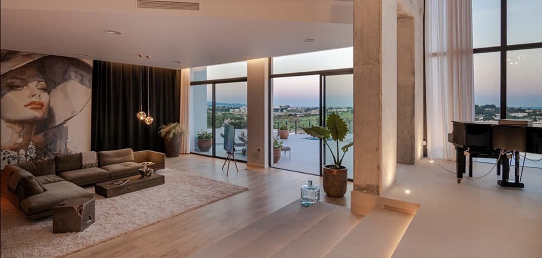1,580 m² of Pure Luxury, Privacy & Panoramic Views