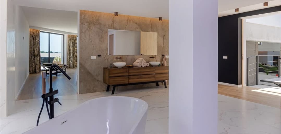 1,580 m² of Pure Luxury, Privacy & Panoramic Views