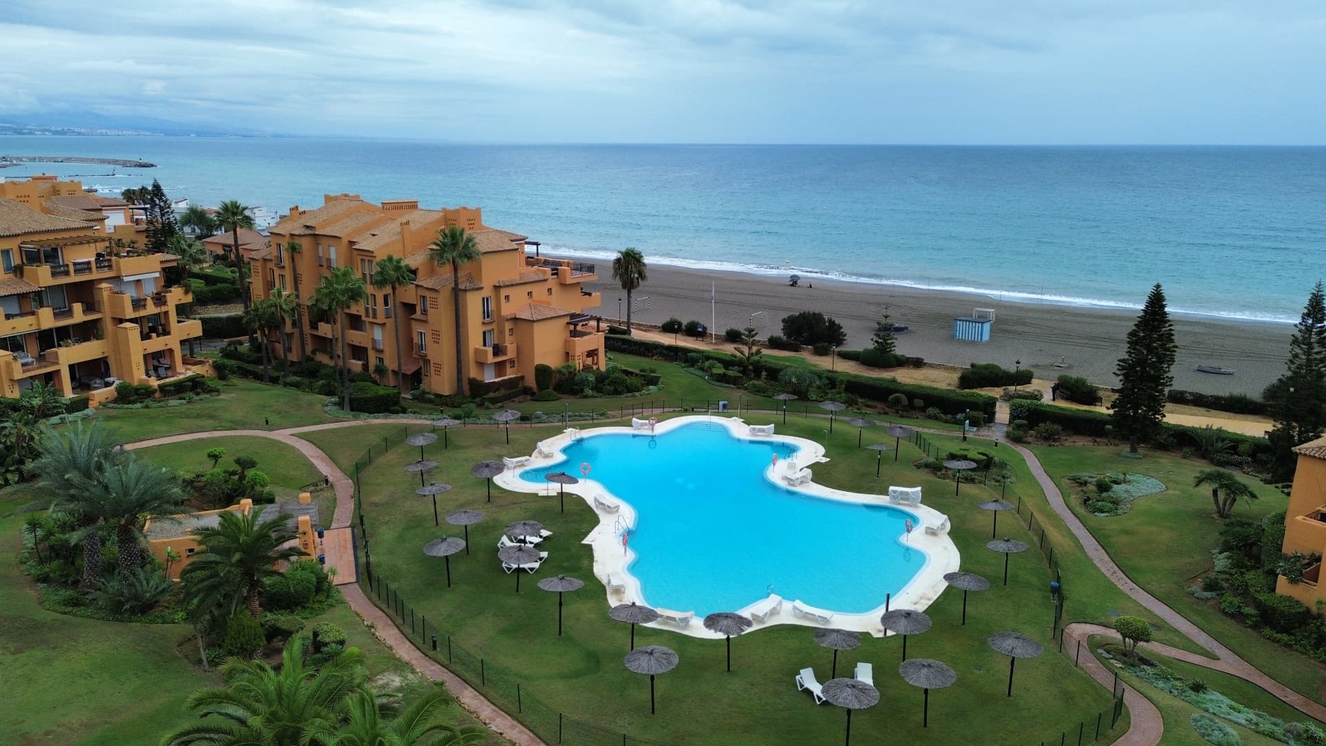 Sea‐View Garden Apartment en Exclusive Los Granados
