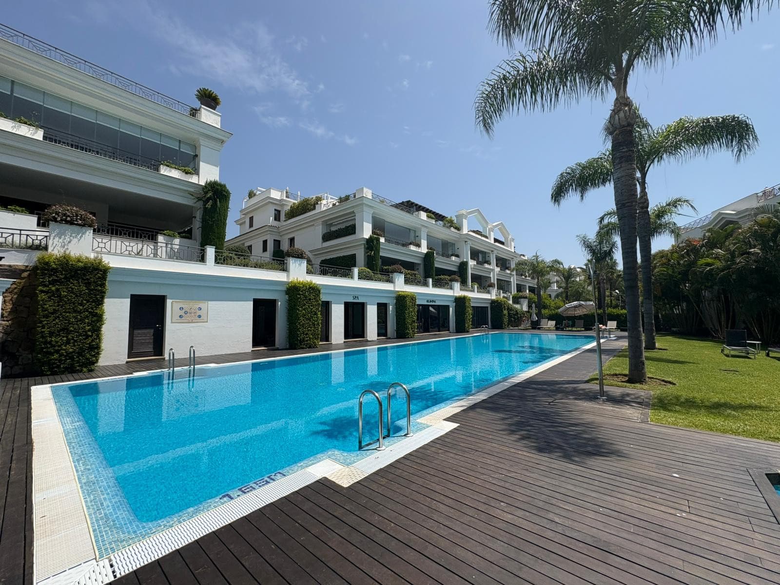 Estepona – Luxury Duplex Penthouse with Private Rooftop Solarium and open sea views
