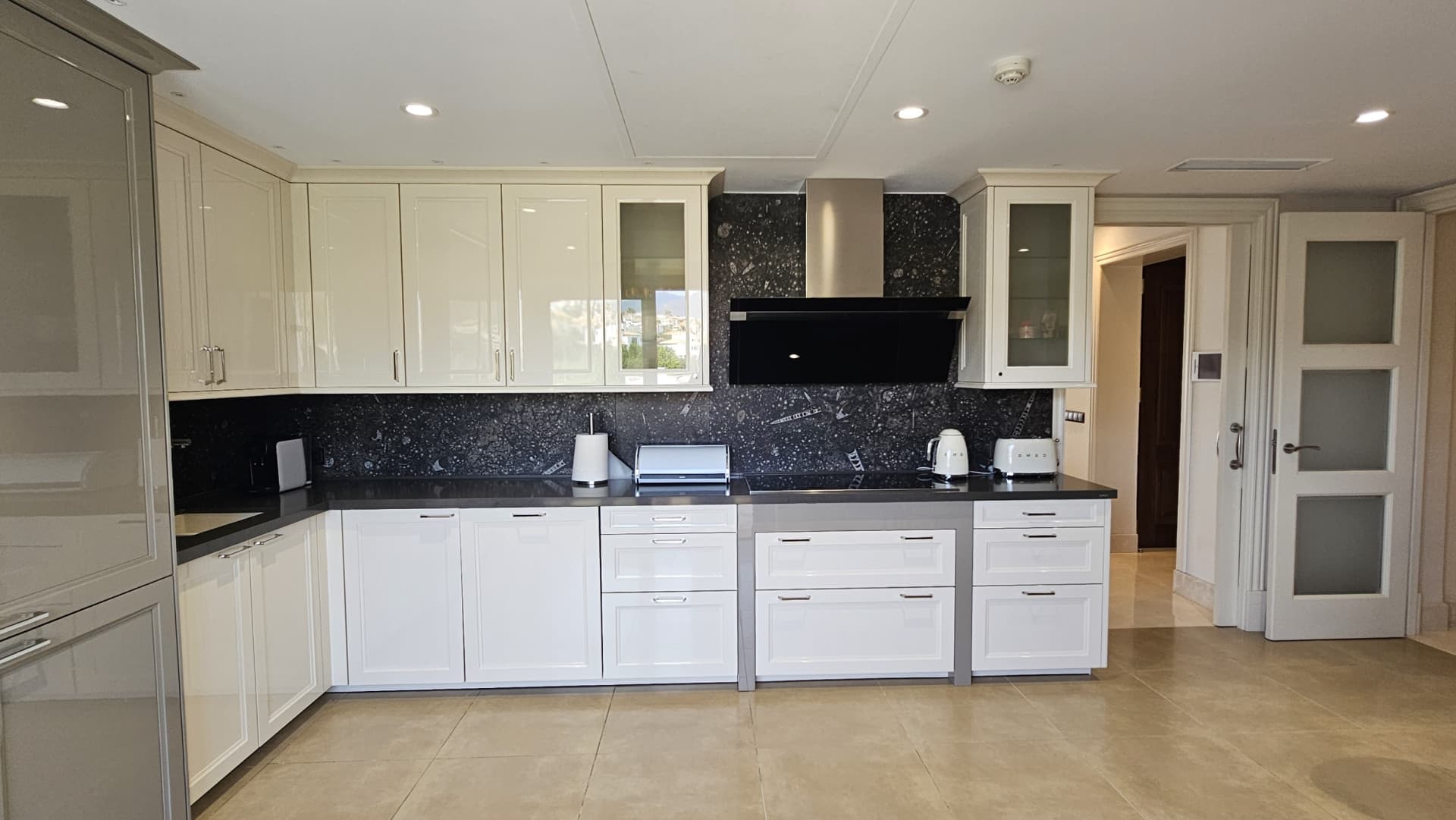 Estepona – Luxury Duplex Penthouse with Private Rooftop Solarium and open sea views