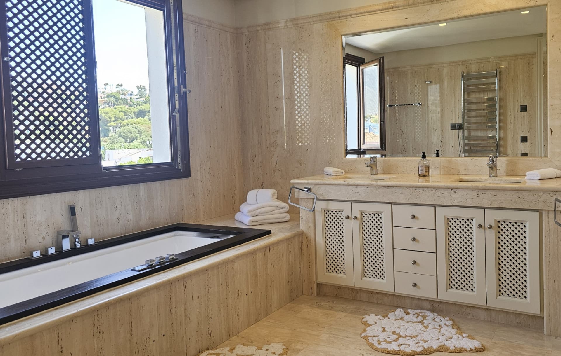 Estepona – Luxury Duplex Penthouse with Private Rooftop Solarium and open sea views