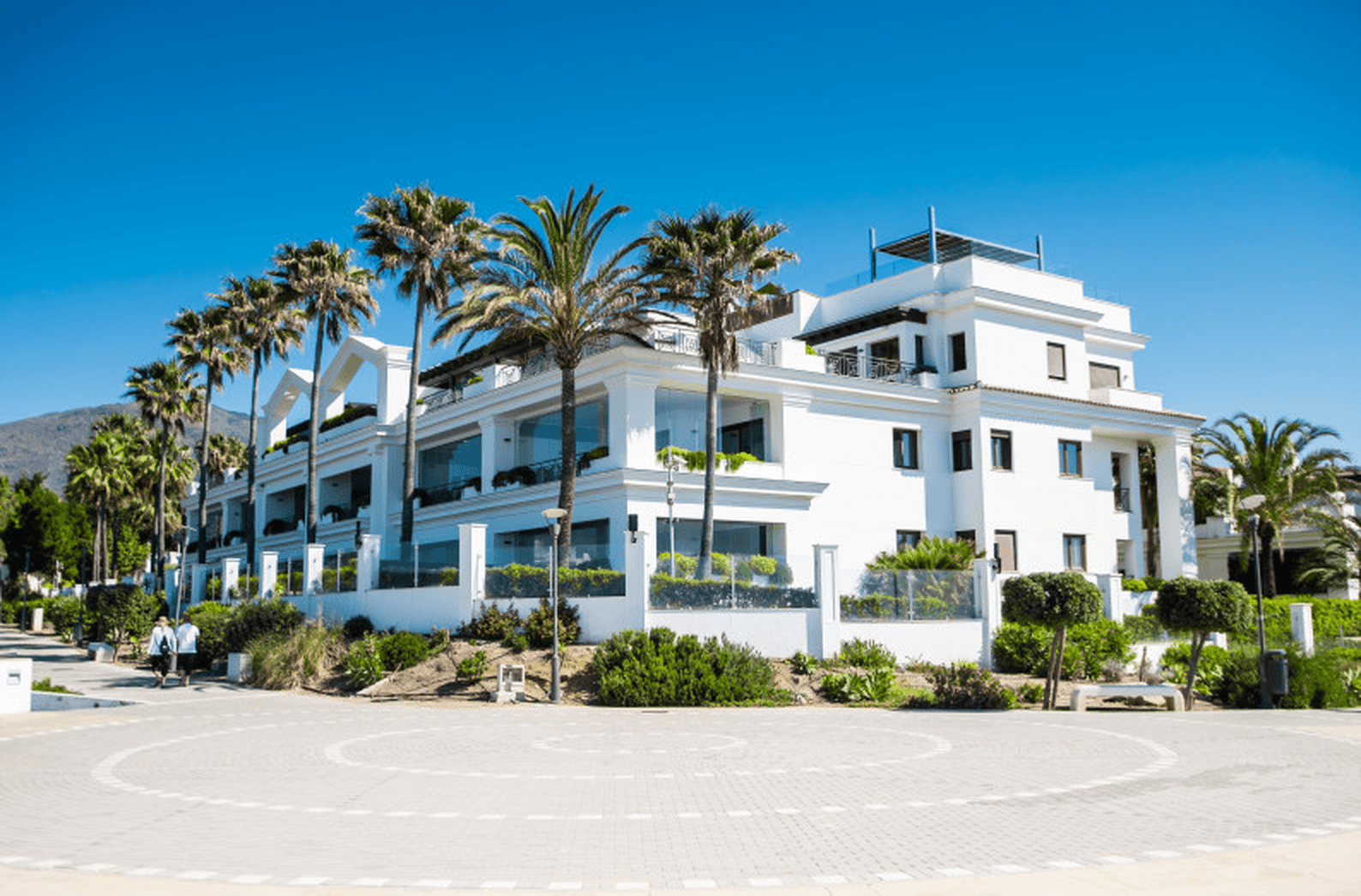 Estepona – Luxury Duplex Penthouse with Private Rooftop Solarium and open sea views