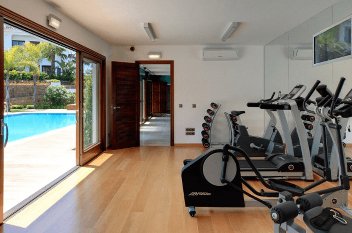 Estepona – Luxury Duplex Penthouse with Private Rooftop Solarium and open sea views