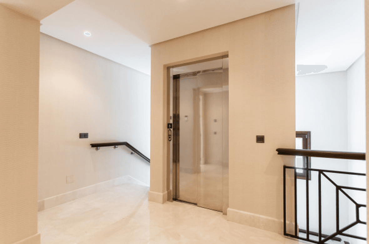 Estepona – Luxury Duplex Penthouse with Private Rooftop Solarium and open sea views