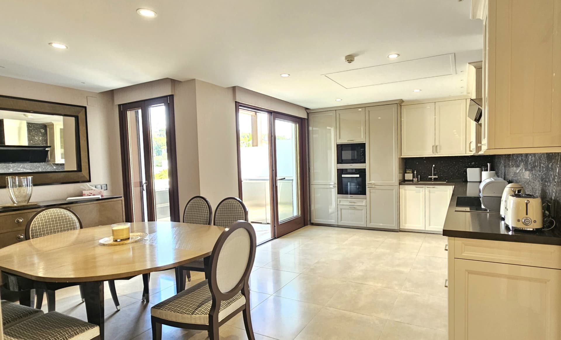 Estepona – Luxury Duplex Penthouse with Private Rooftop Solarium and open sea views