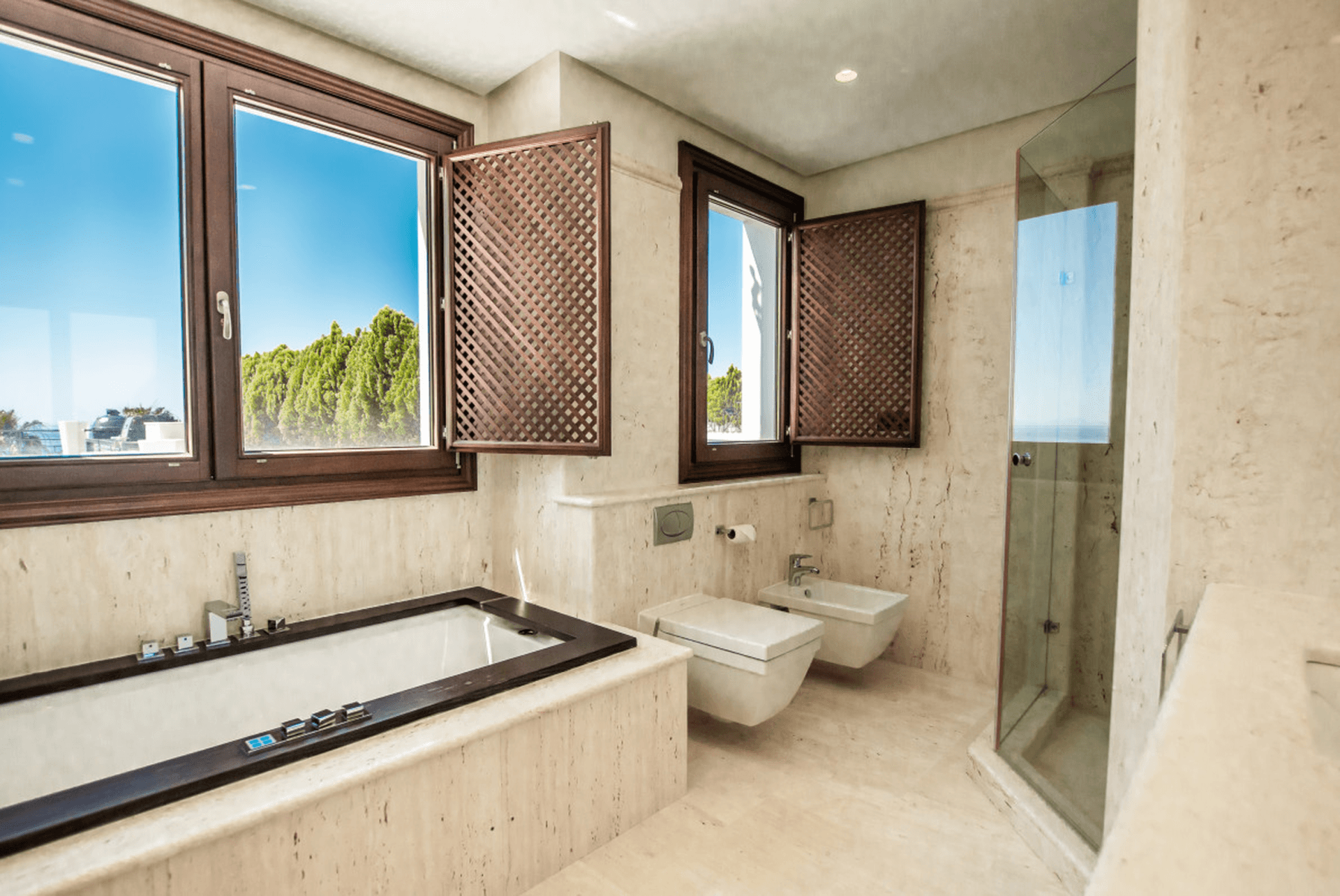 Estepona – Luxury Duplex Penthouse with Private Rooftop Solarium and open sea views