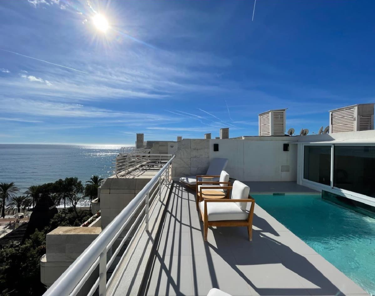Stunning Duplex Penthouse with Private Pool – Marina Mariola, Marbella