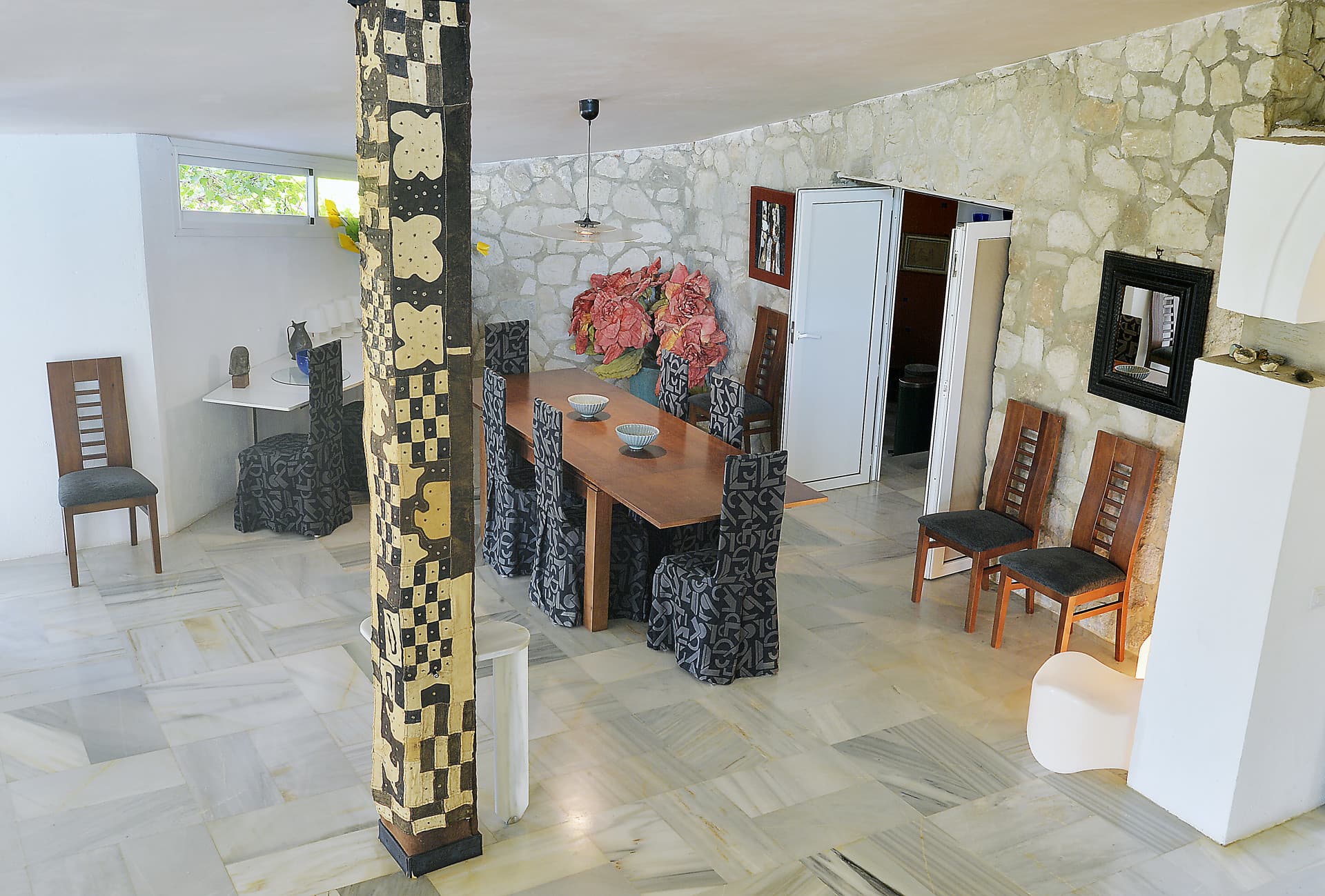 INVESTMENT OPORTUNITY-Villa designed by well-known architects with panoramic sea- and mountain view in Marbella