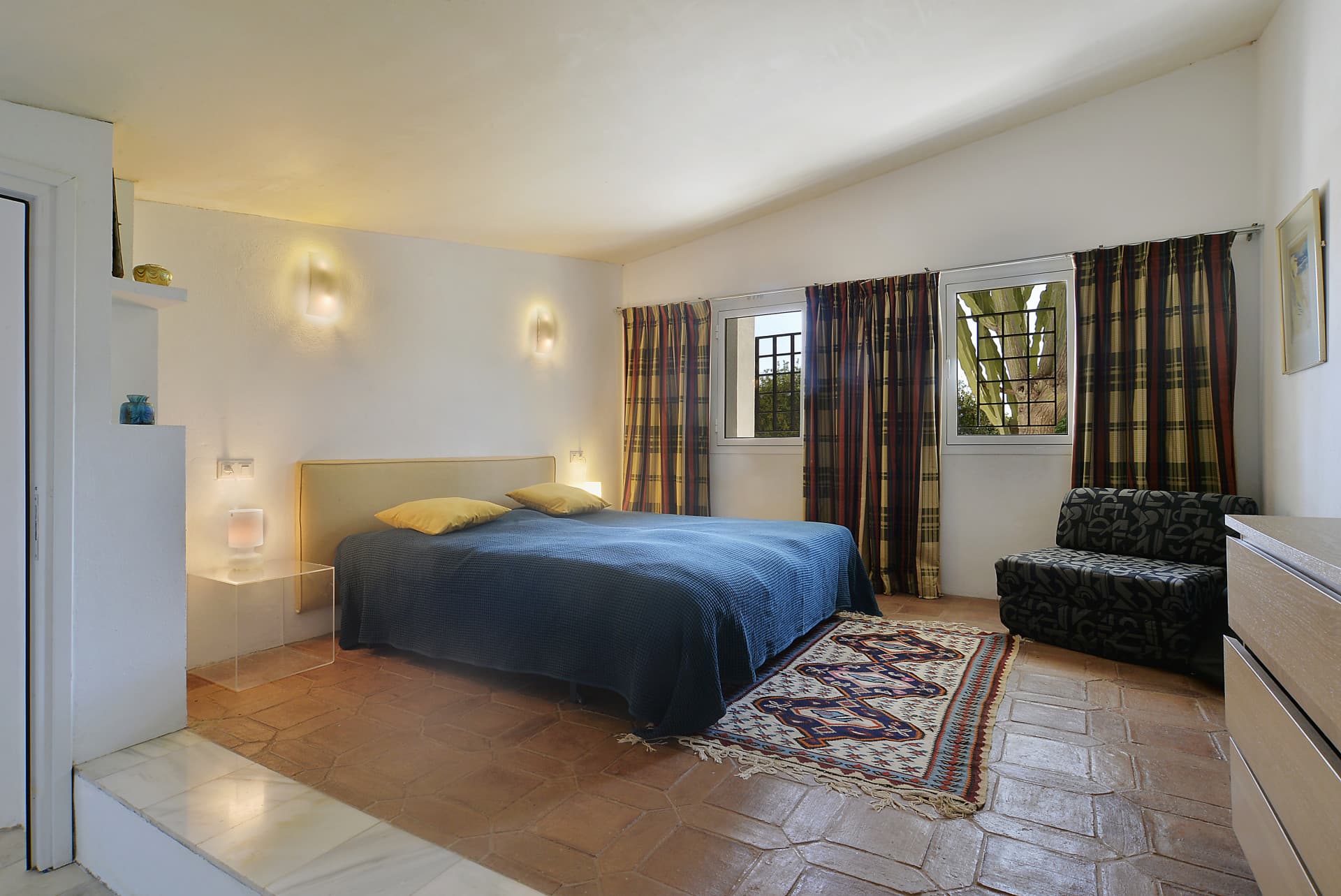 INVESTMENT OPORTUNITY-Villa designed by well-known architects with panoramic sea- and mountain view in Marbella