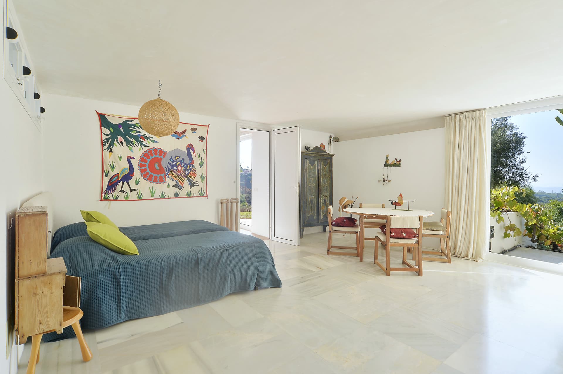 INVESTMENT OPORTUNITY-Villa designed by well-known architects with panoramic sea- and mountain view in Marbella
