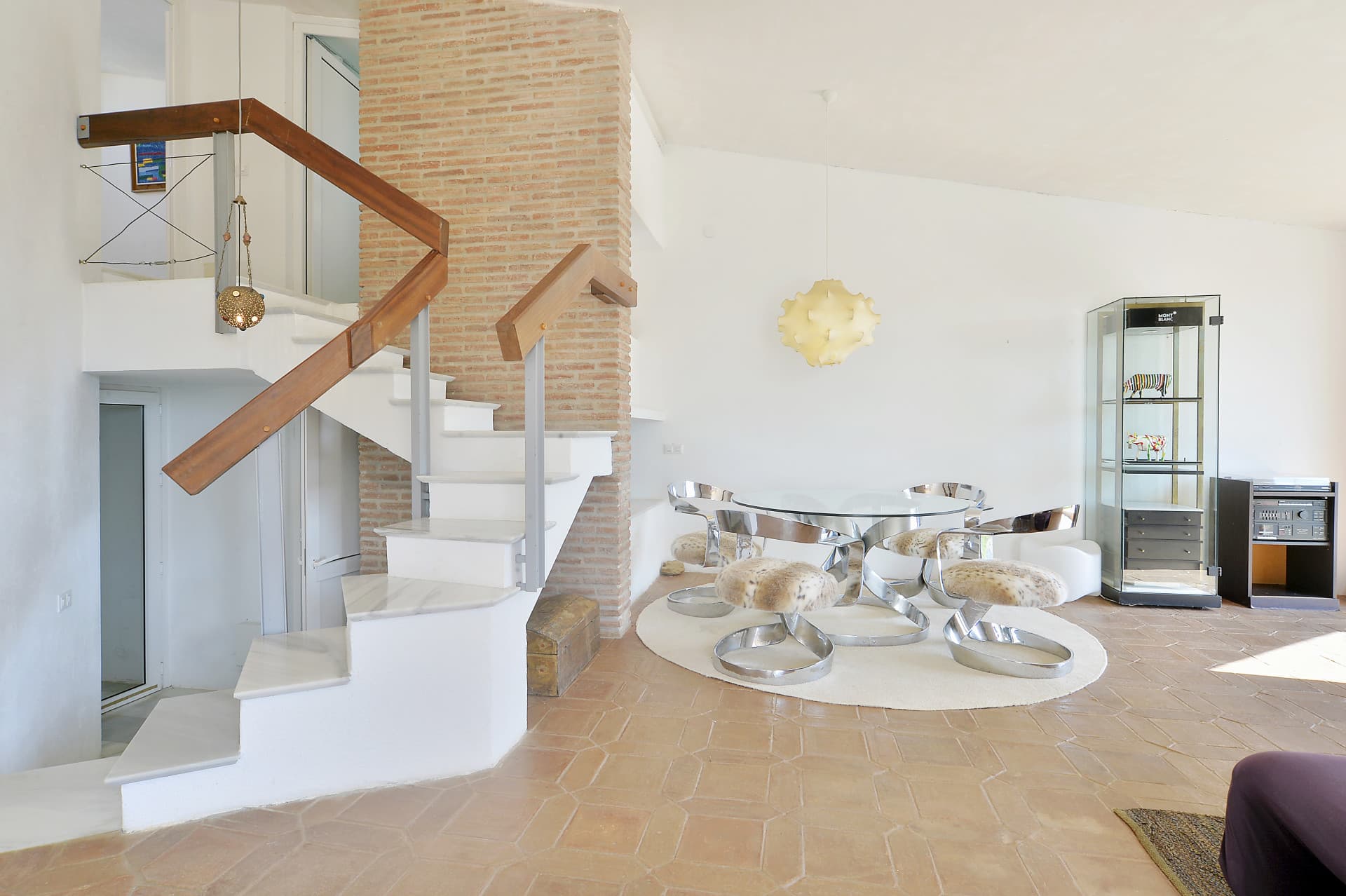 INVESTMENT OPORTUNITY-Villa designed by well-known architects with panoramic sea- and mountain view in Marbella