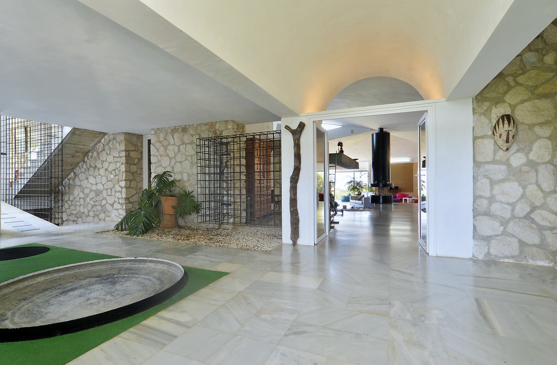 INVESTMENT OPORTUNITY-Villa designed by well-known architects with panoramic sea- and mountain view in Marbella