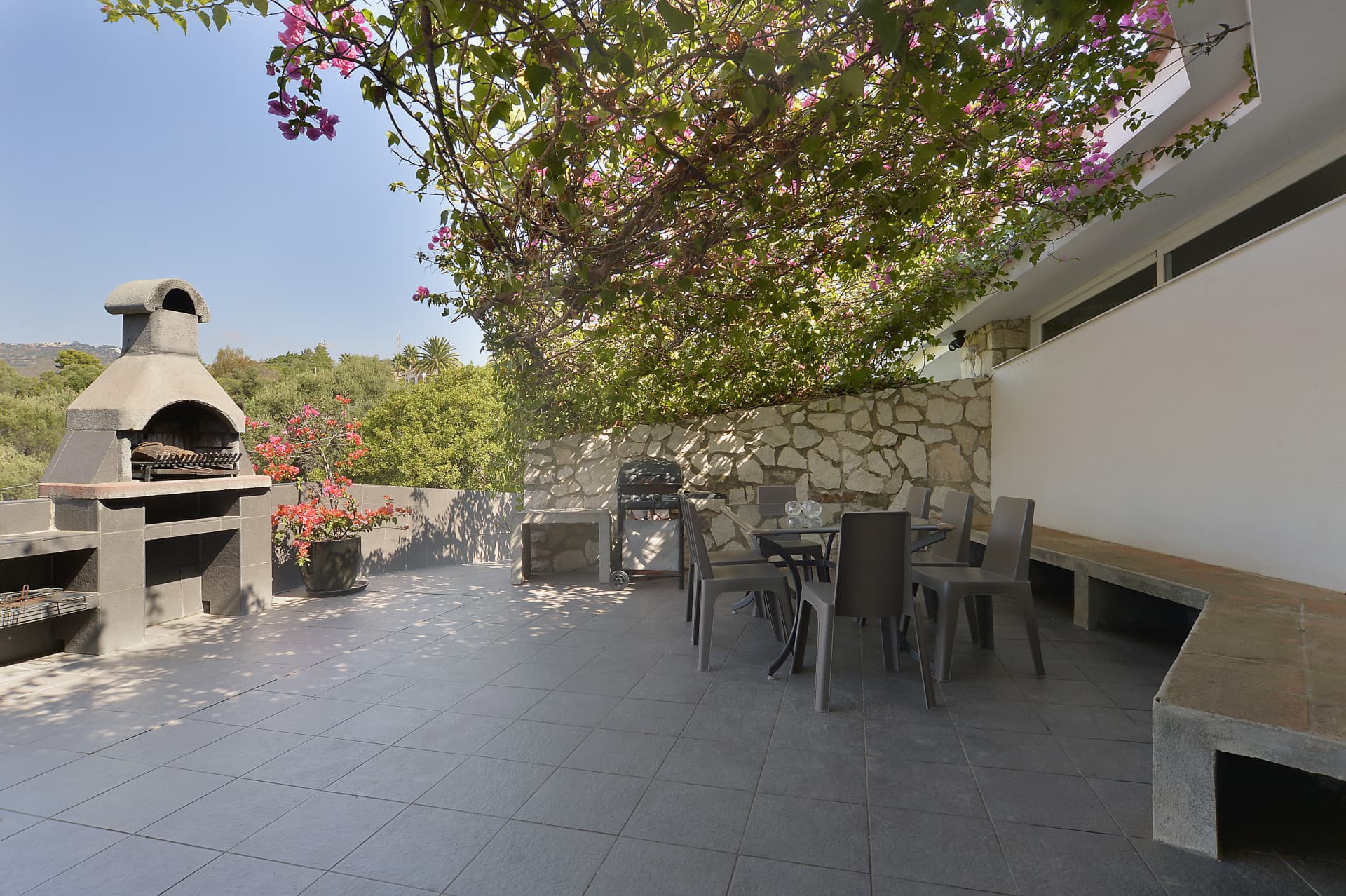 INVESTMENT OPORTUNITY-Villa designed by well-known architects with panoramic sea- and mountain view in Marbella