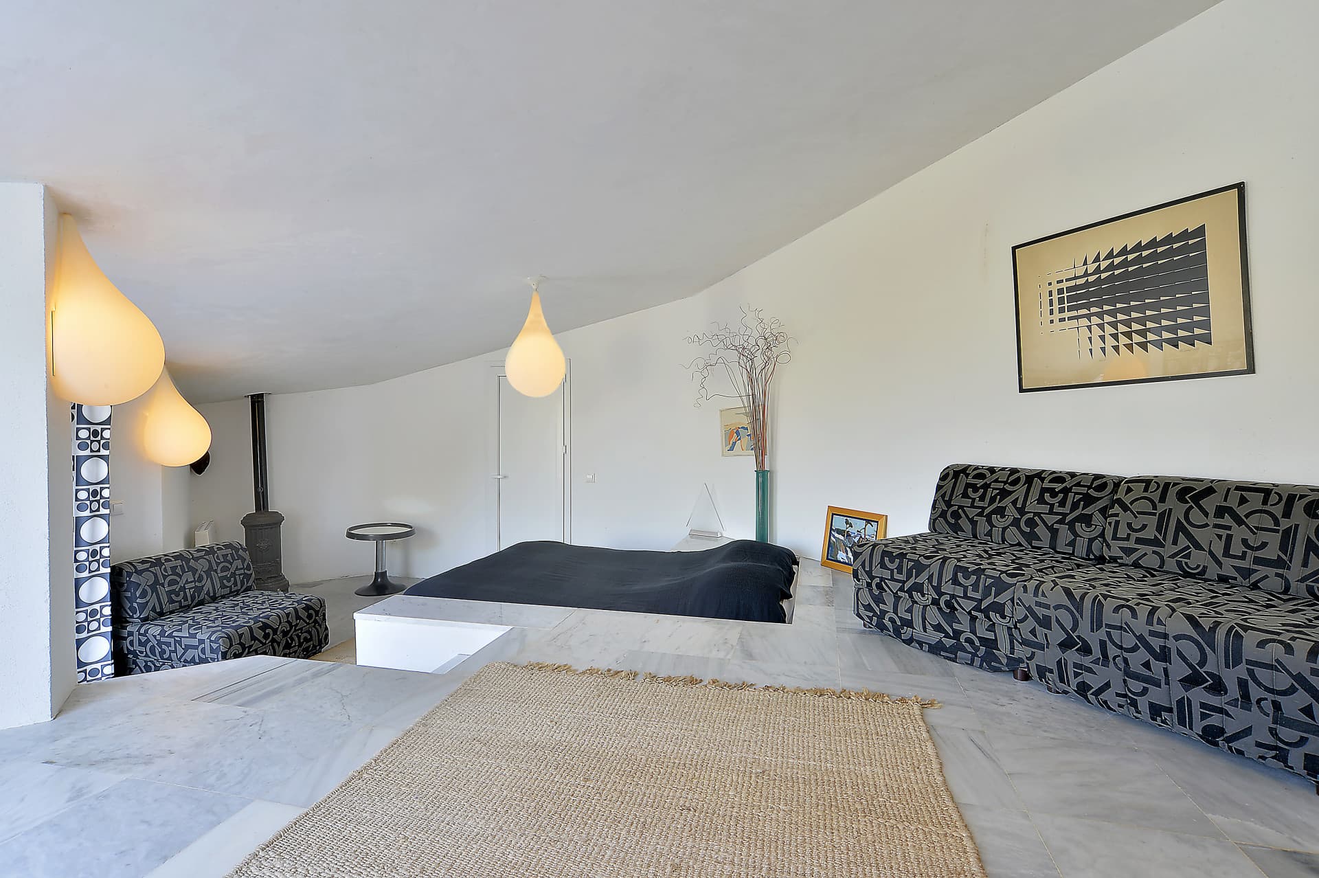 INVESTMENT OPORTUNITY-Villa designed by well-known architects with panoramic sea- and mountain view in Marbella