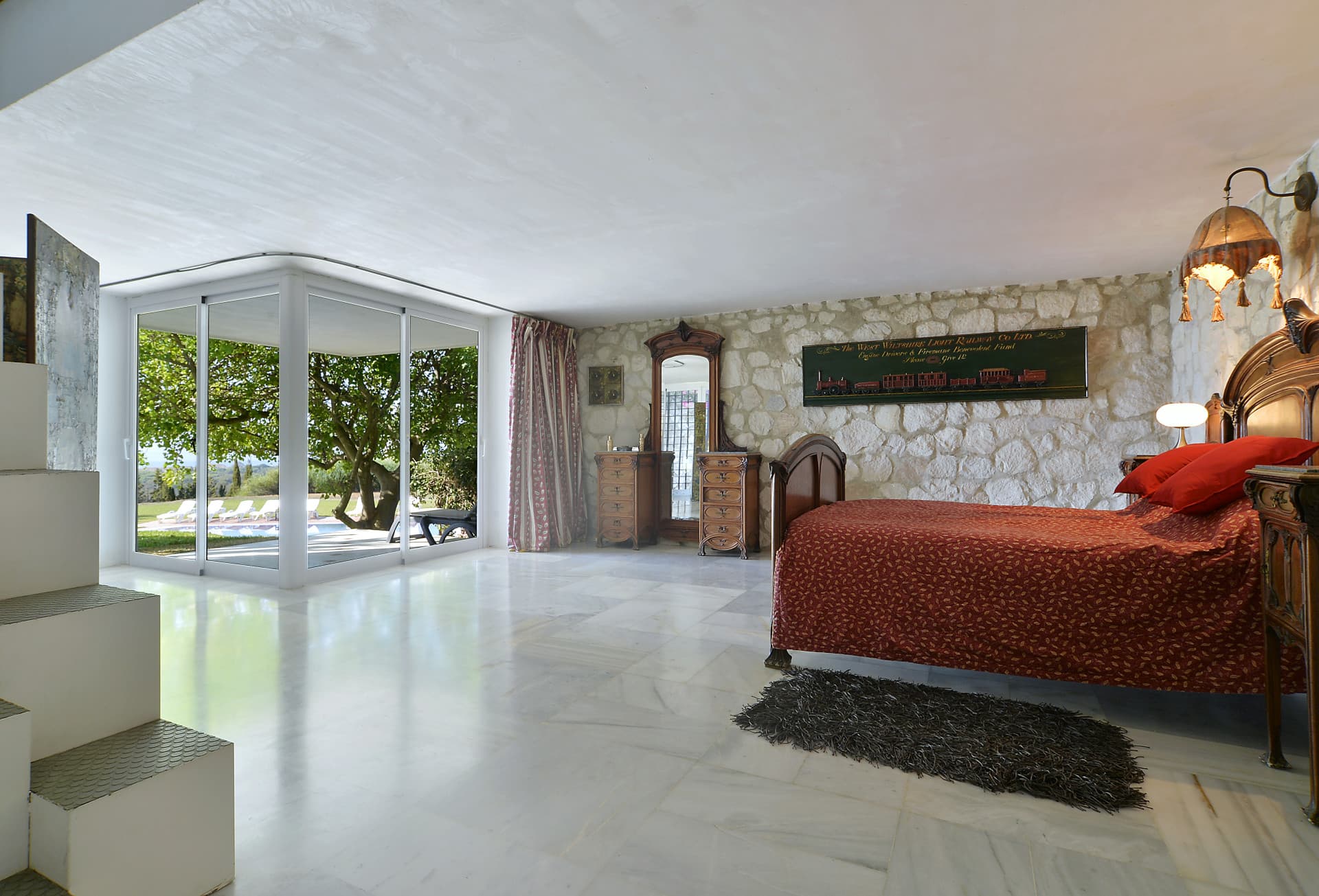 INVESTMENT OPORTUNITY-Villa designed by well-known architects with panoramic sea- and mountain view in Marbella