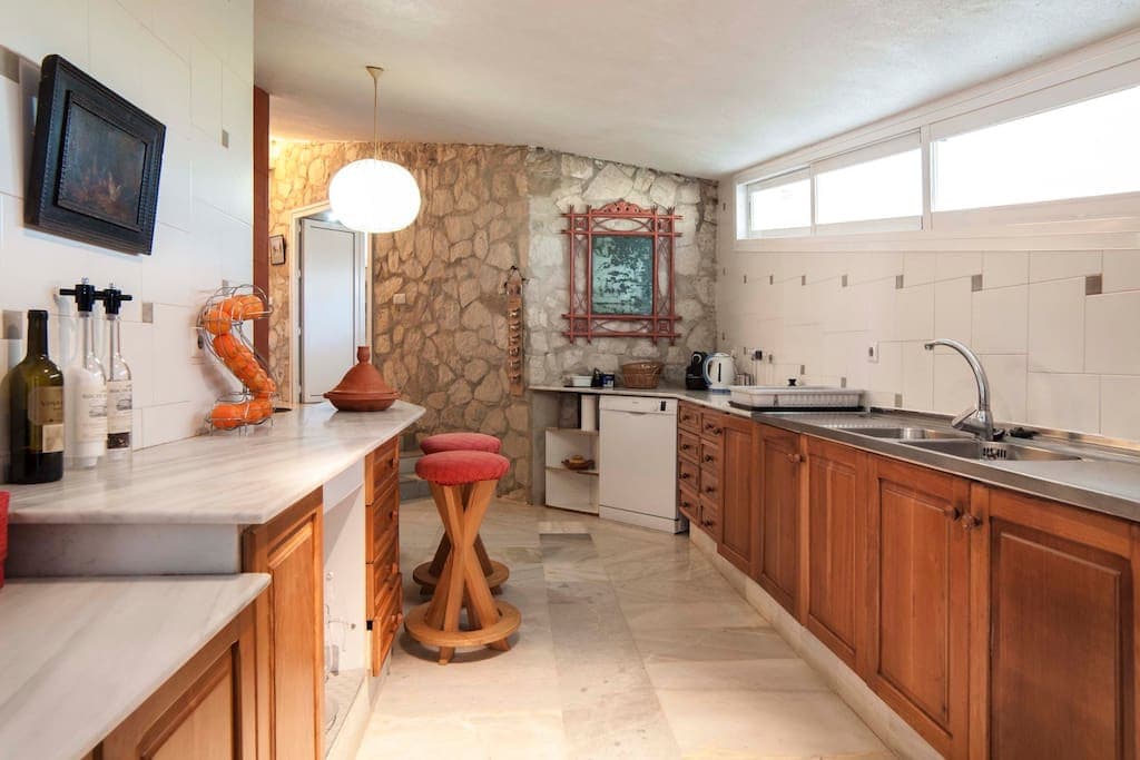 INVESTMENT OPORTUNITY-Villa designed by well-known architects with panoramic sea- and mountain view in Marbella