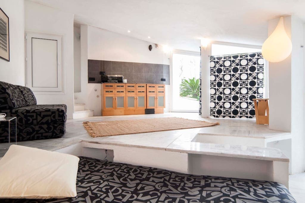 INVESTMENT OPORTUNITY-Villa designed by well-known architects with panoramic sea- and mountain view in Marbella