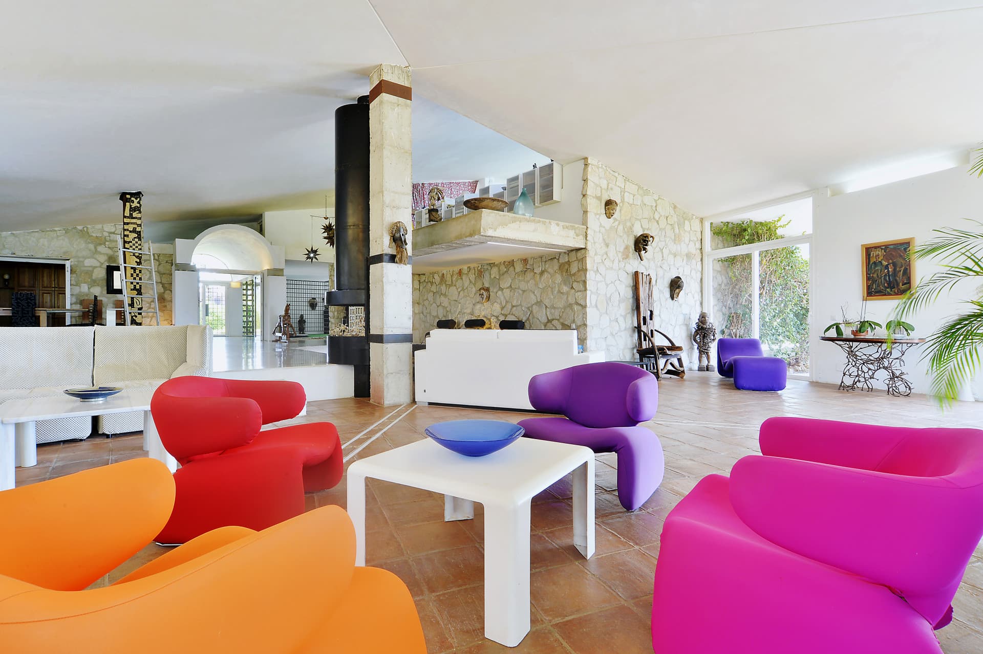 INVESTMENT OPORTUNITY-Villa designed by well-known architects with panoramic sea- and mountain view in Marbella
