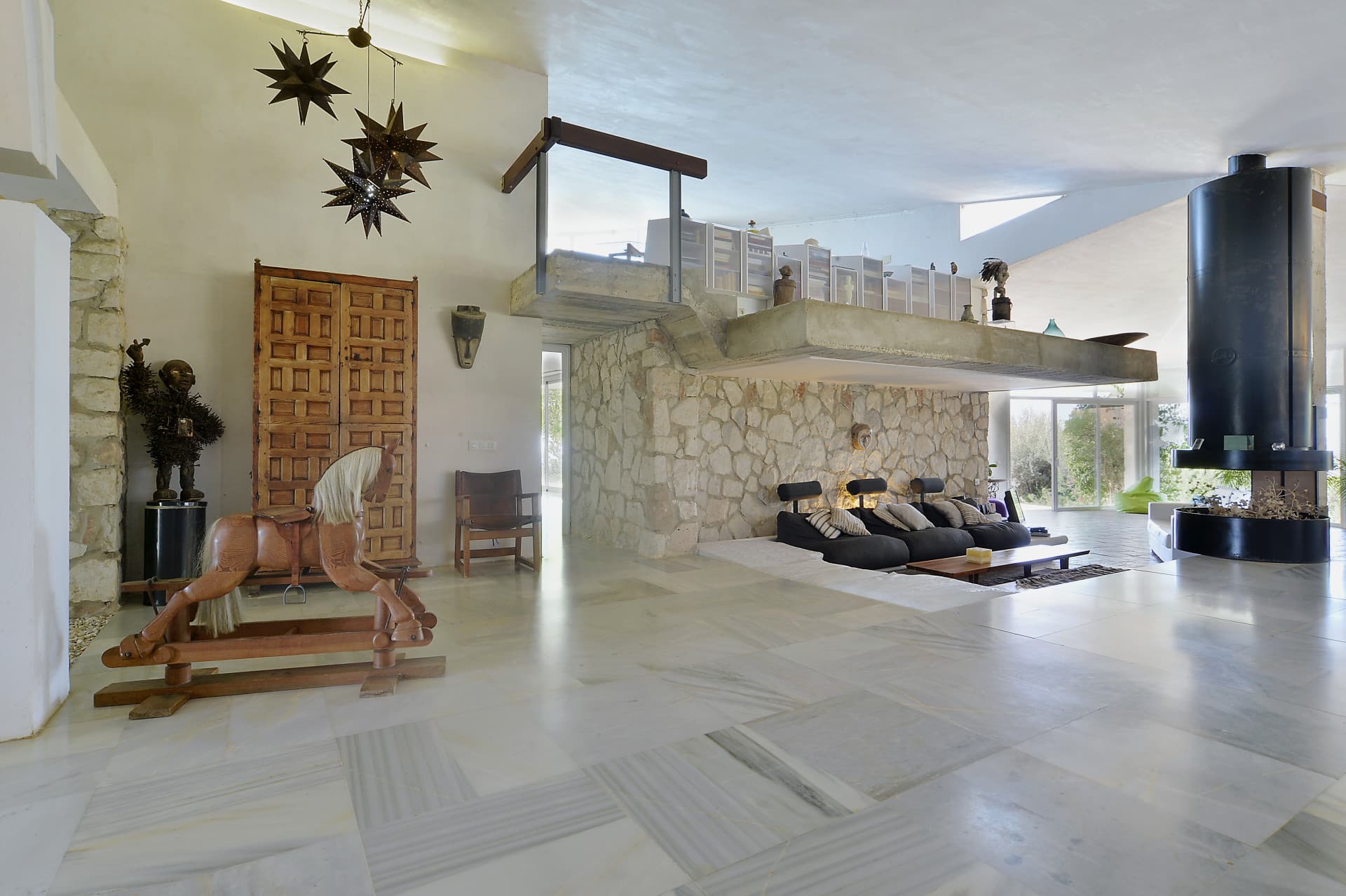 INVESTMENT OPORTUNITY-Villa designed by well-known architects with panoramic sea- and mountain view in Marbella