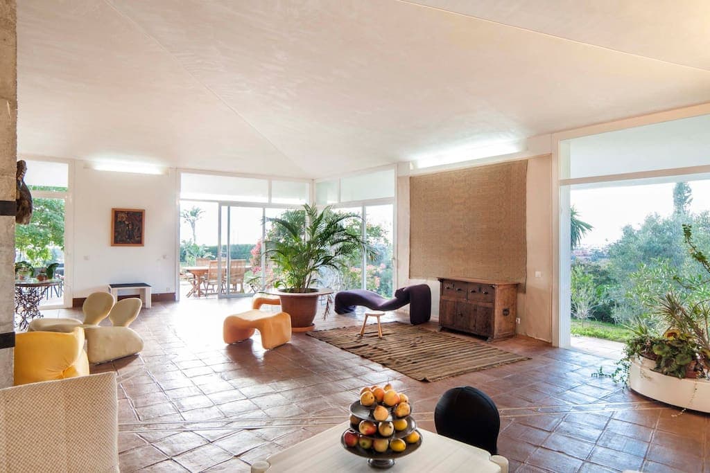 INVESTMENT OPORTUNITY-Villa designed by well-known architects with panoramic sea- and mountain view in Marbella