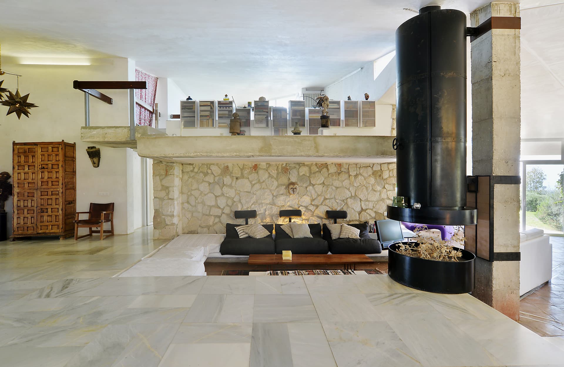 INVESTMENT OPORTUNITY-Villa designed by well-known architects with panoramic sea- and mountain view in Marbella