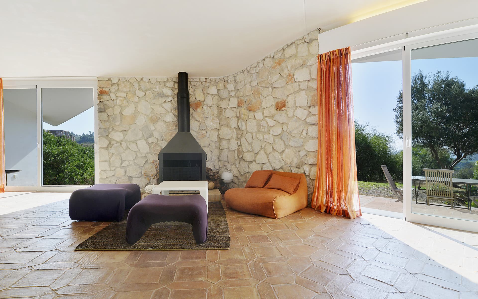 INVESTMENT OPORTUNITY-Villa designed by well-known architects with panoramic sea- and mountain view in Marbella