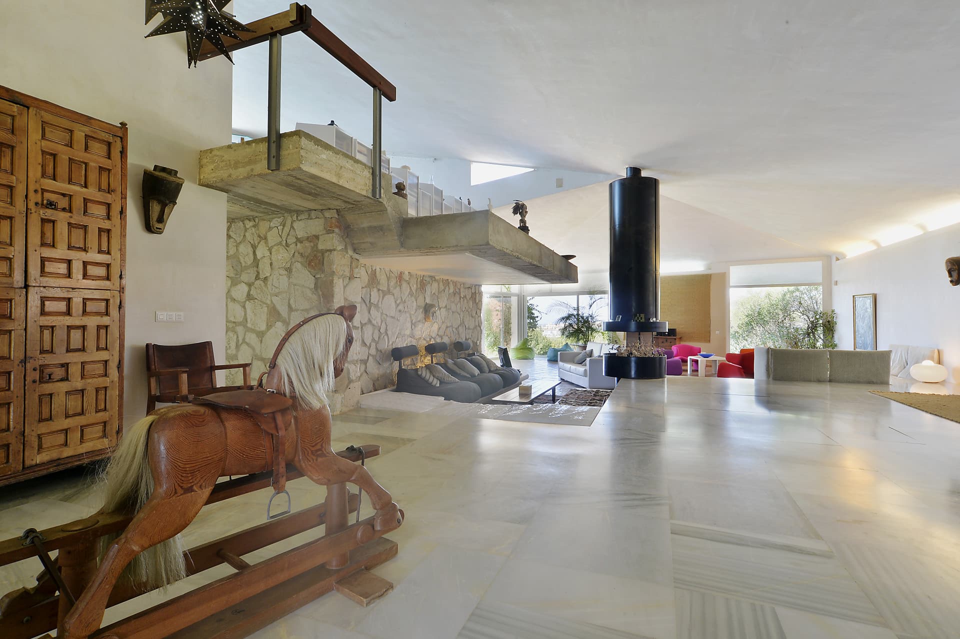 INVESTMENT OPORTUNITY-Villa designed by well-known architects with panoramic sea- and mountain view in Marbella