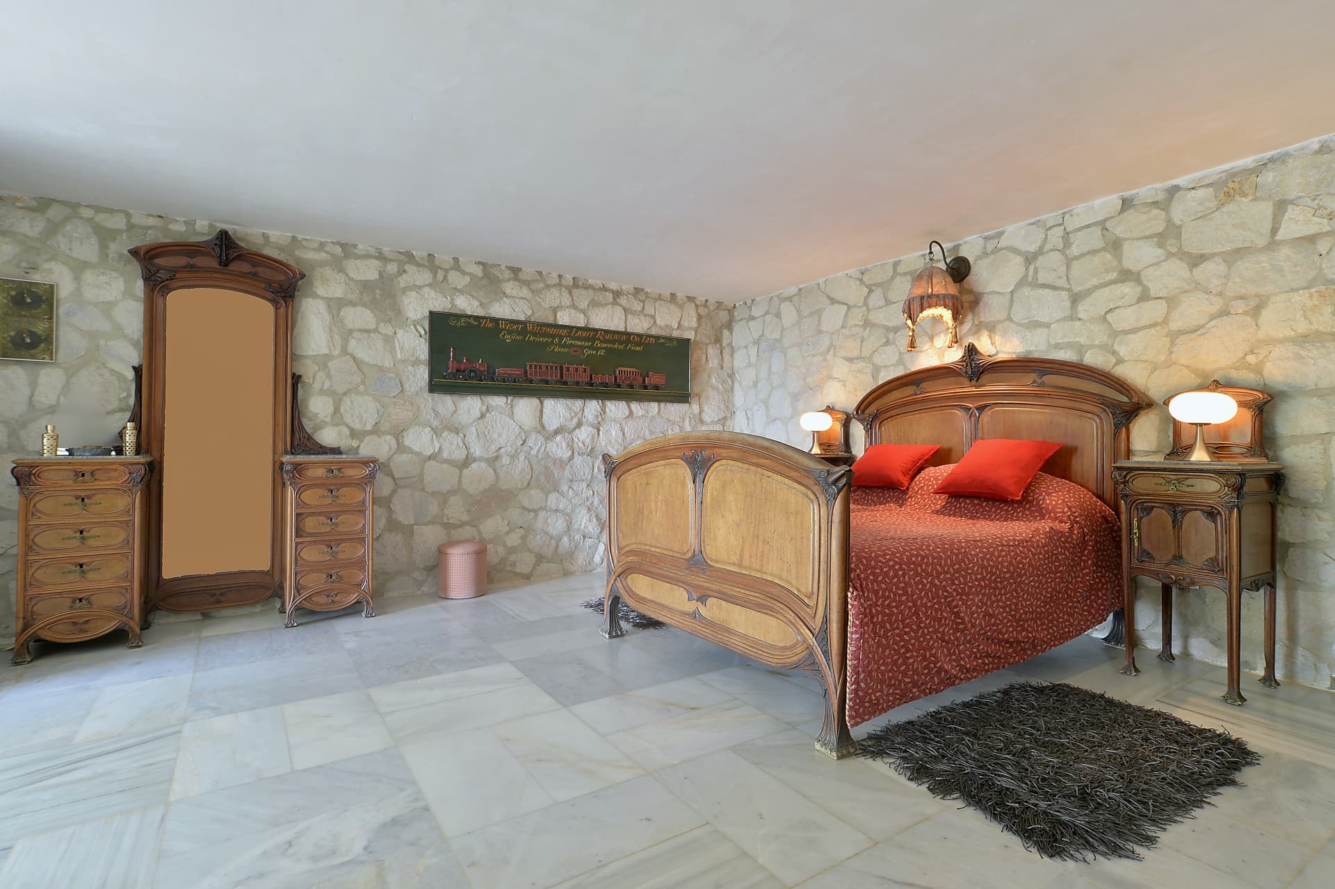 INVESTMENT OPORTUNITY-Villa designed by well-known architects with panoramic sea- and mountain view in Marbella