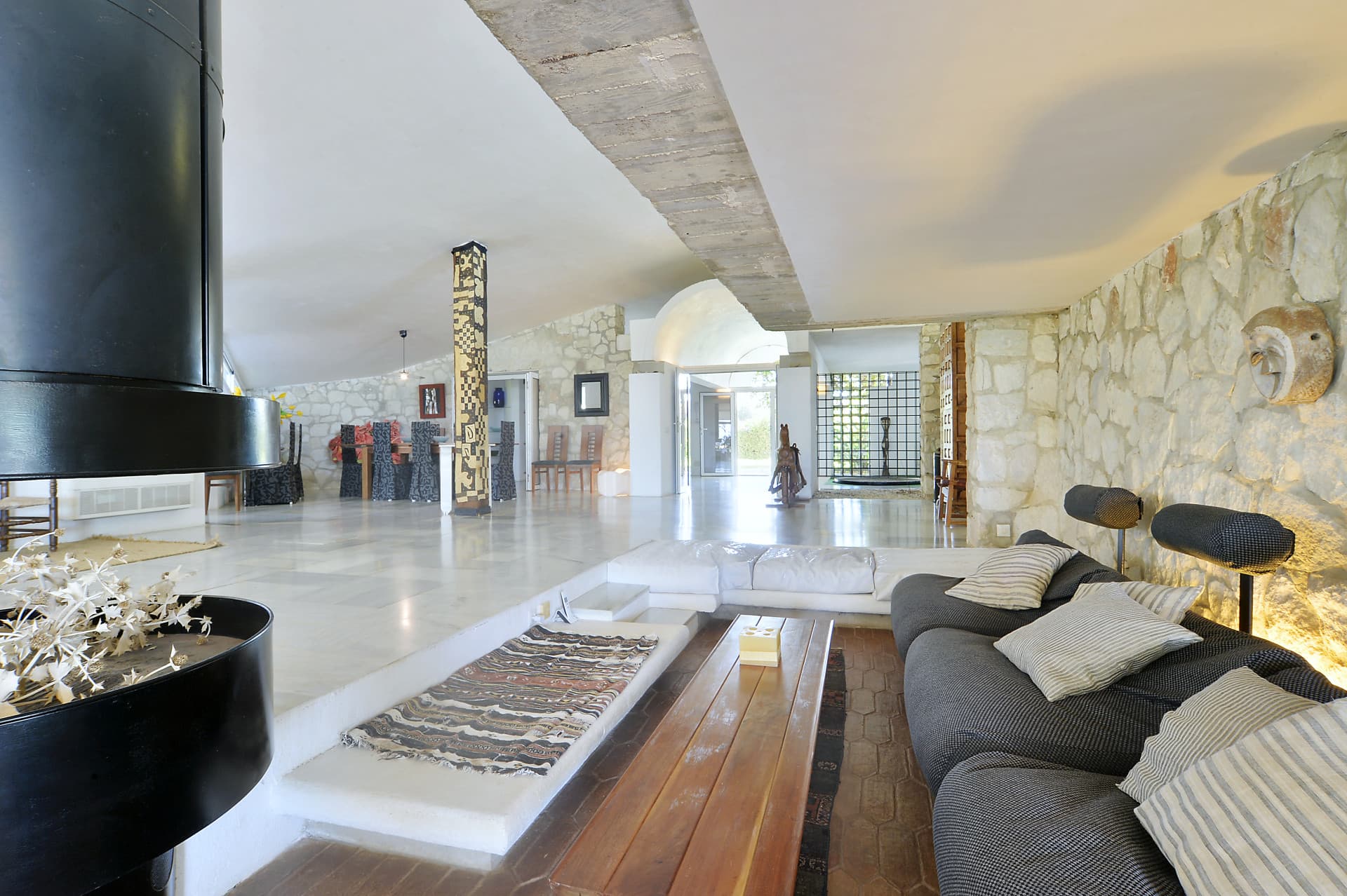 INVESTMENT OPORTUNITY-Villa designed by well-known architects with panoramic sea- and mountain view in Marbella