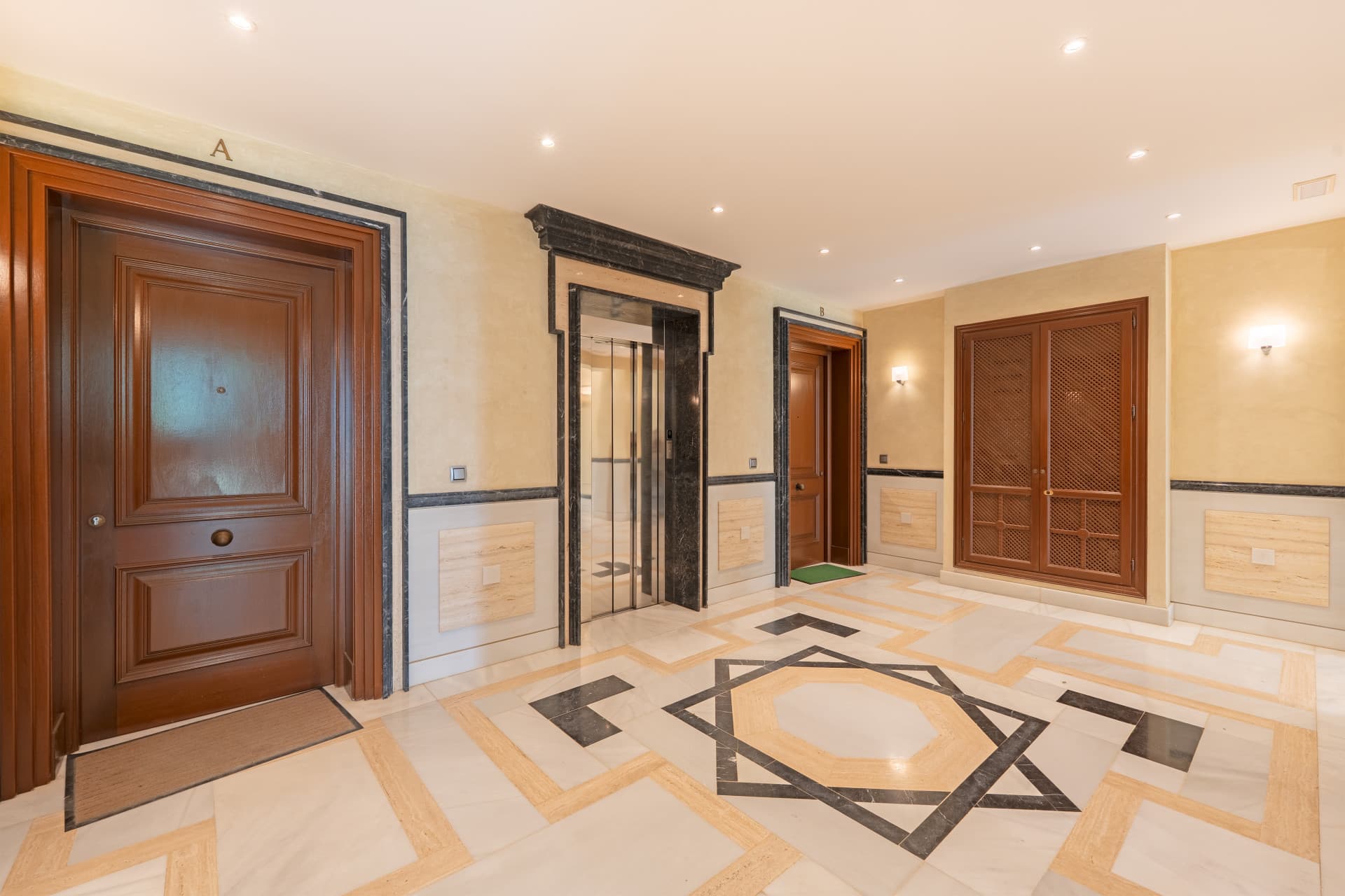 Monteros Playa - frontline beach luxury apartment
