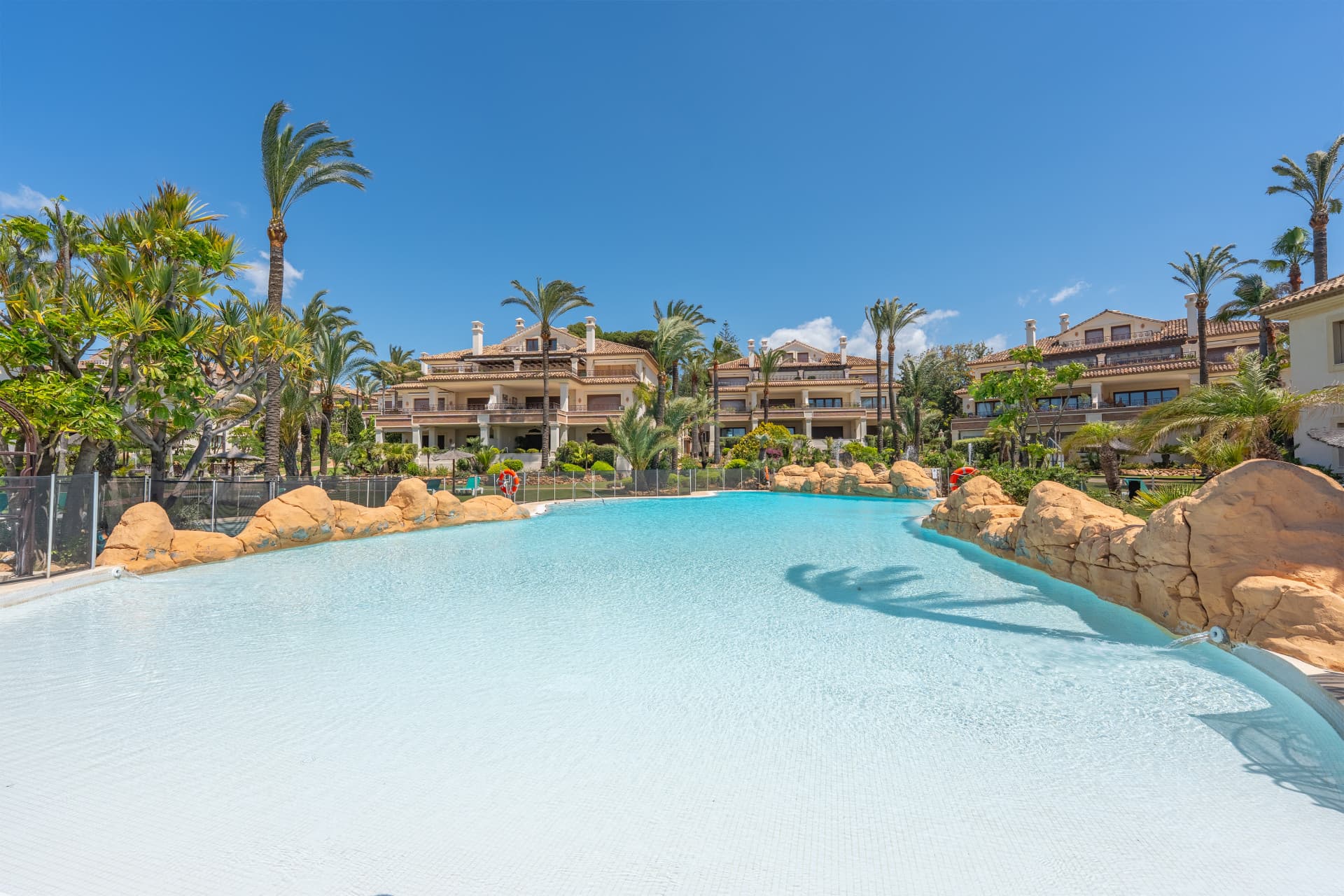 Monteros Playa - frontline beach luxury apartment