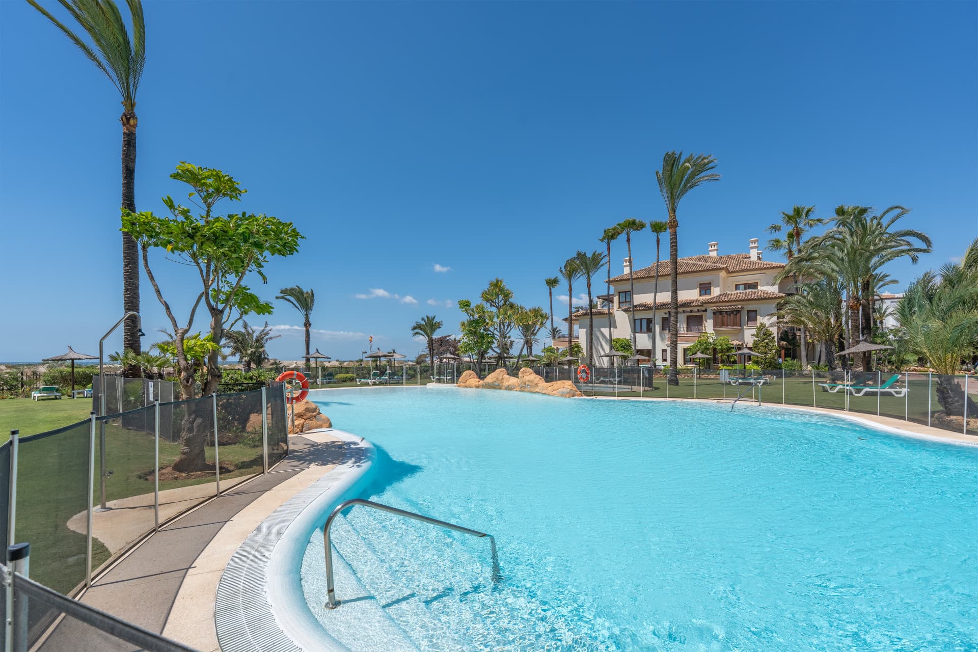 Monteros Playa - frontline beach luxury apartment