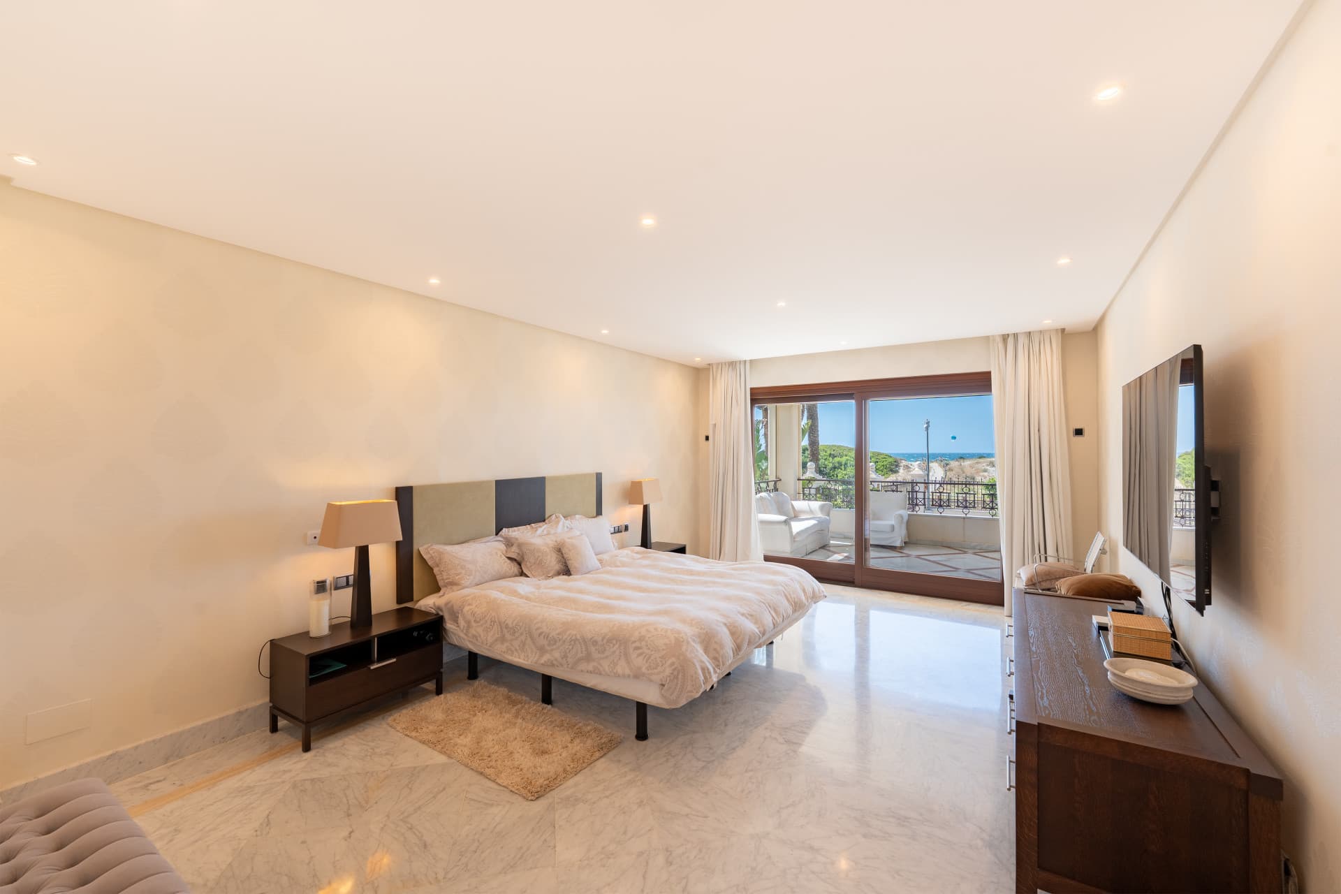Monteros Playa - frontline beach luxury apartment