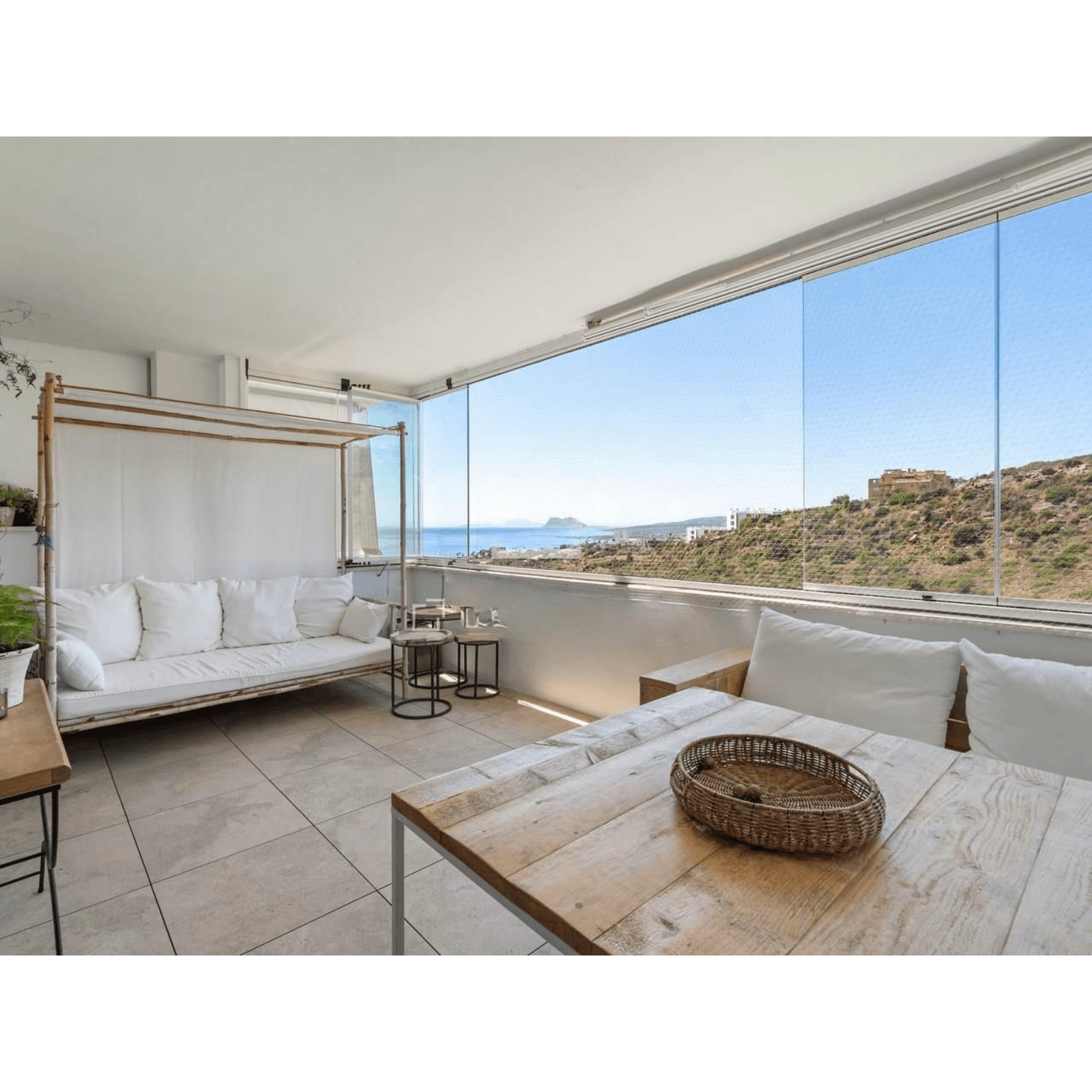 ELEVATED SEA VIEW APARTMENT WITH TOURIST LICENSE