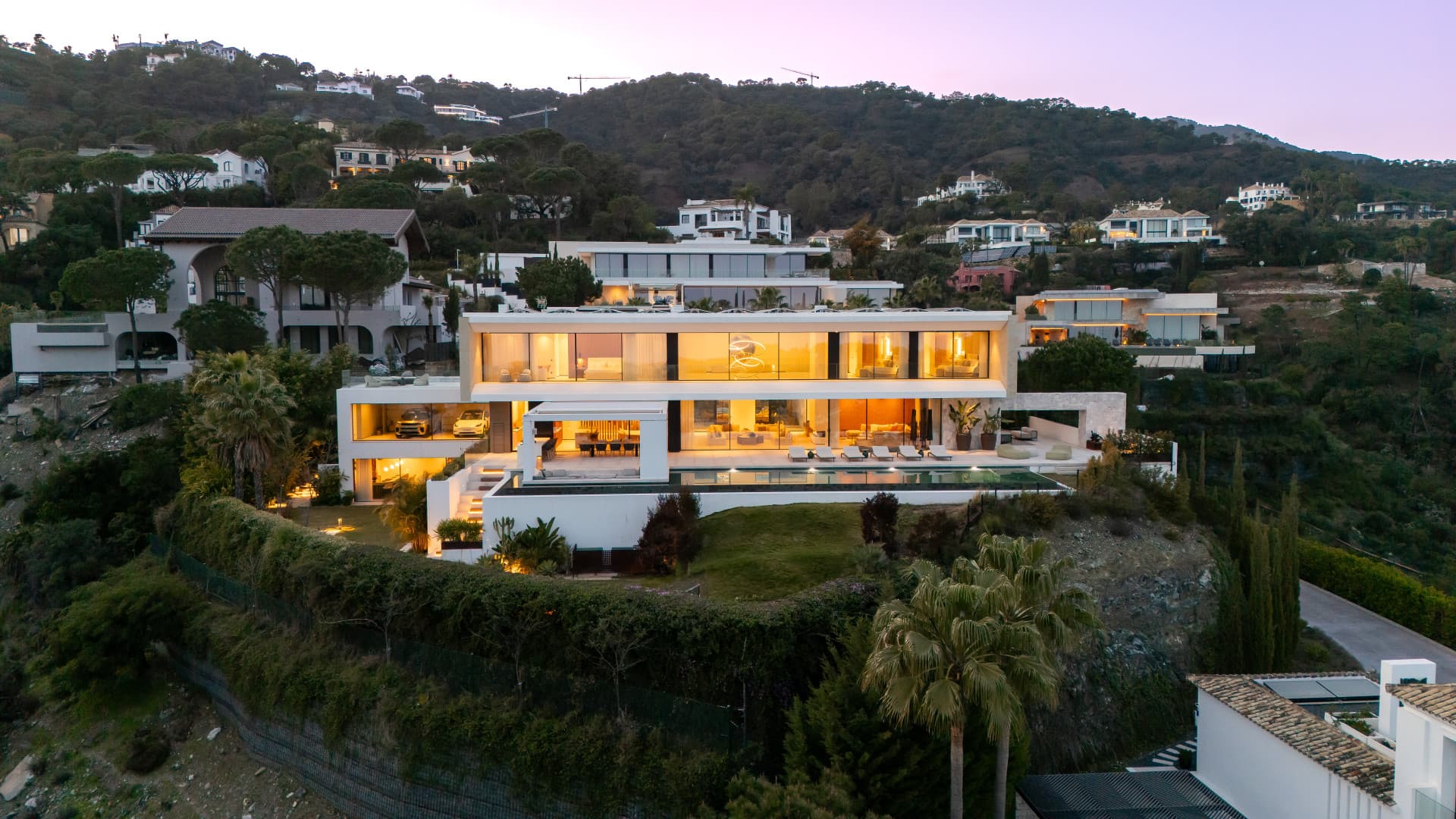 Casa De Canto is an exceptional seven-bedroom contemporary estate, in prestigious gated community of El Madroñal.