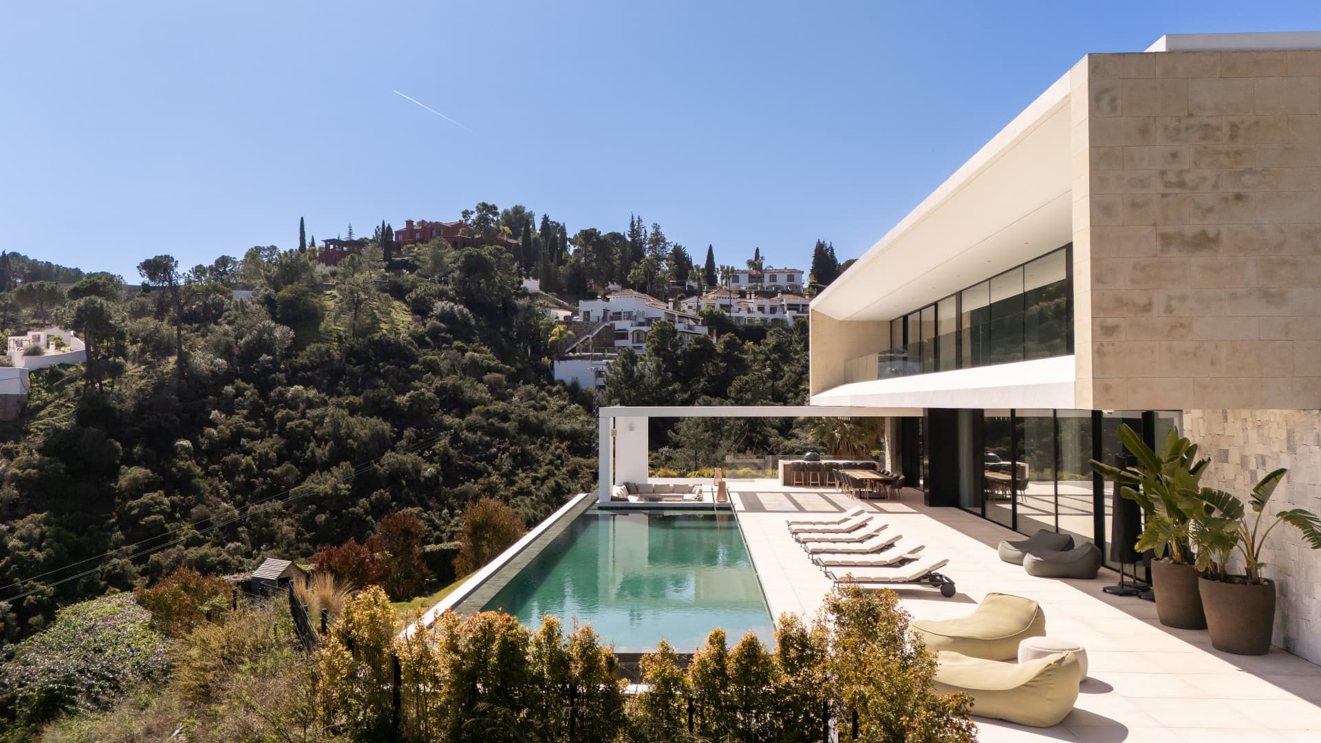 Casa De Canto is an exceptional seven-bedroom contemporary estate, in prestigious gated community of El Madroñal.