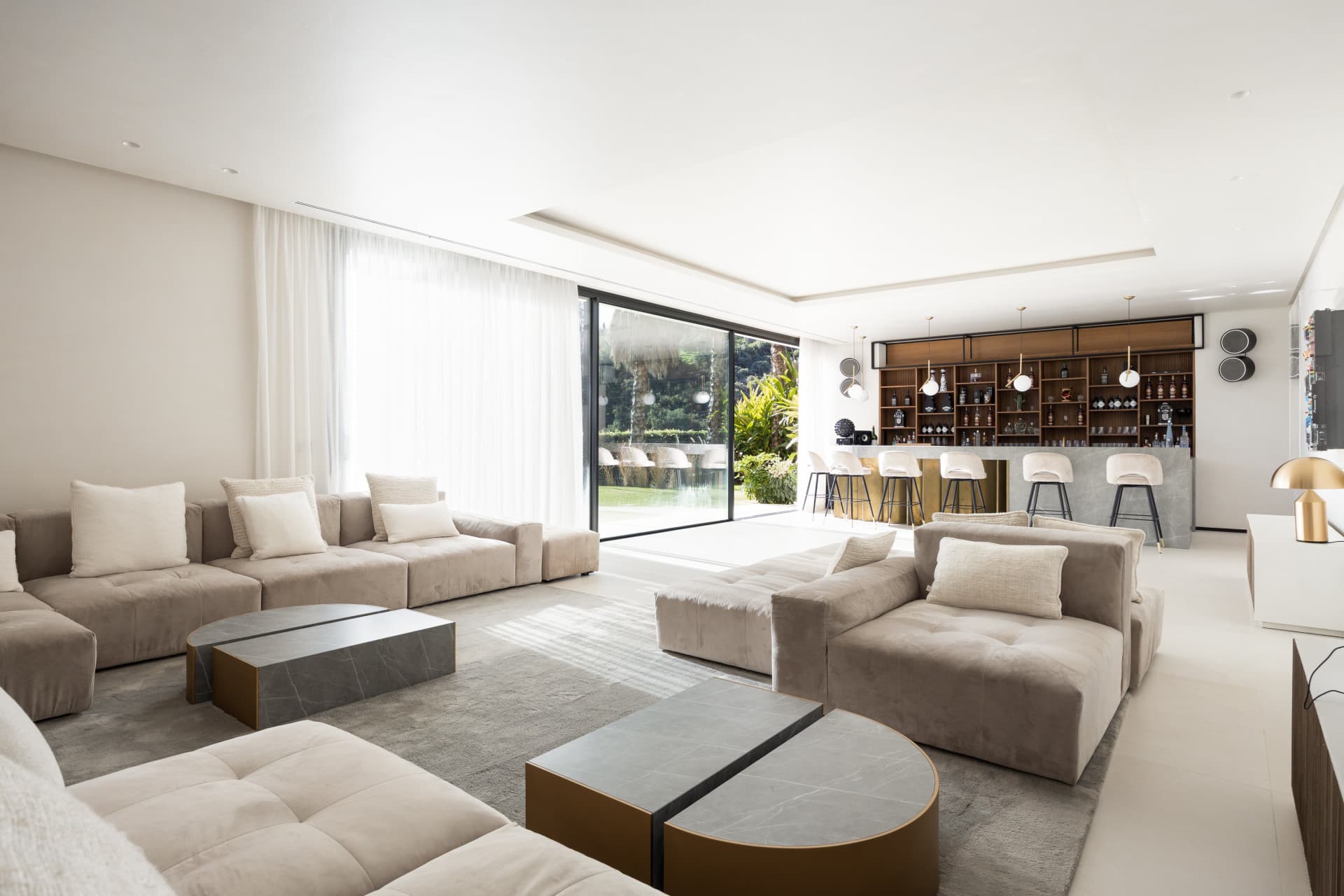 Casa De Canto is an exceptional seven-bedroom contemporary estate, in prestigious gated community of El Madroñal.