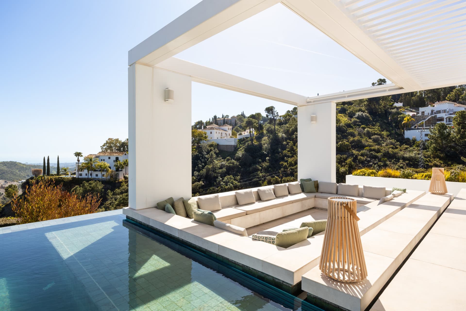 Casa De Canto is an exceptional seven-bedroom contemporary estate, in prestigious gated community of El Madroñal.