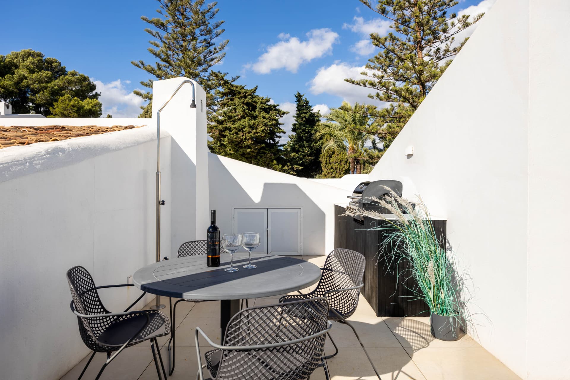 Beautifully Renovated Apartment with Stunning Views in Nueva Andalucía
