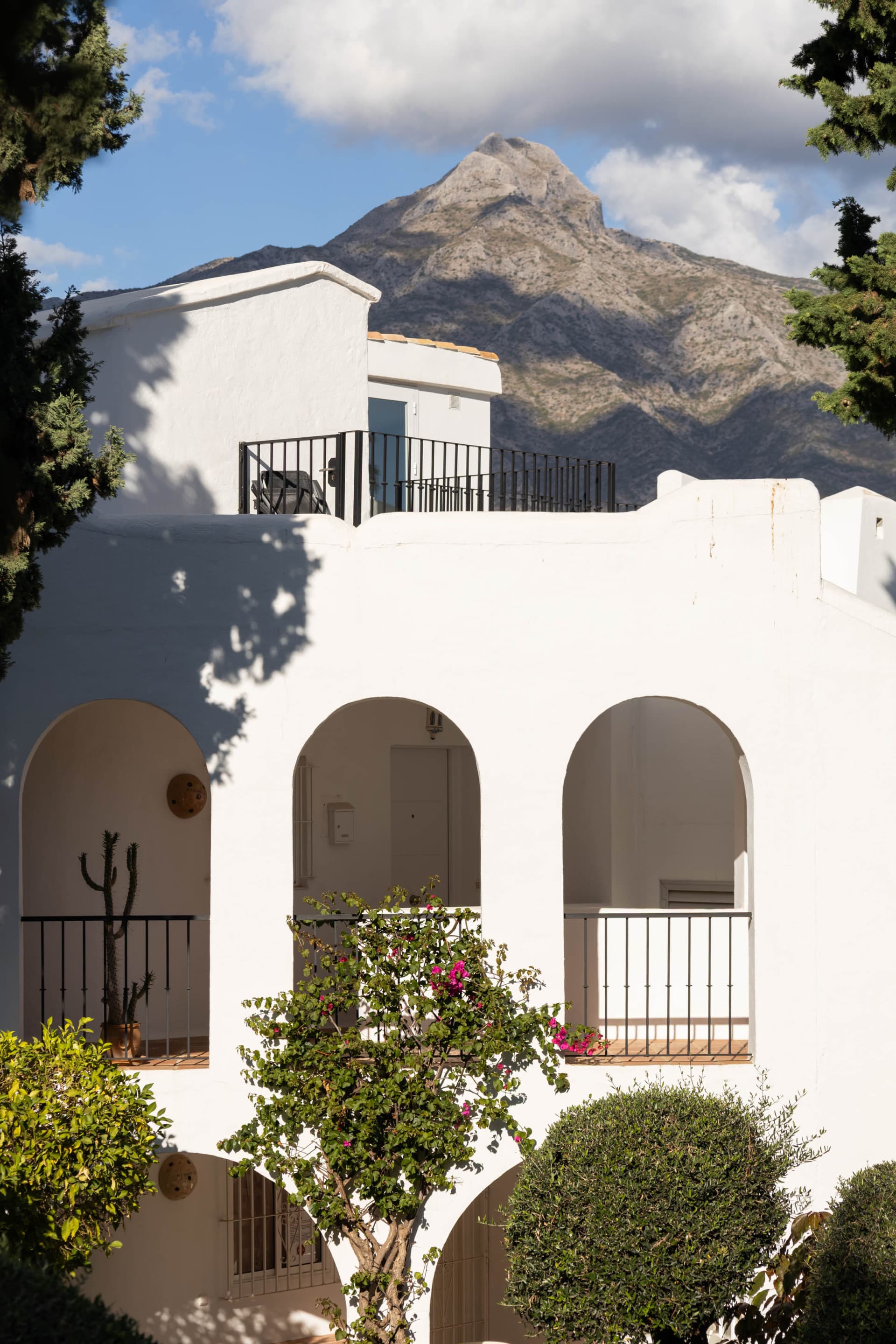 Beautifully Renovated Apartment with Stunning Views in Nueva Andalucía