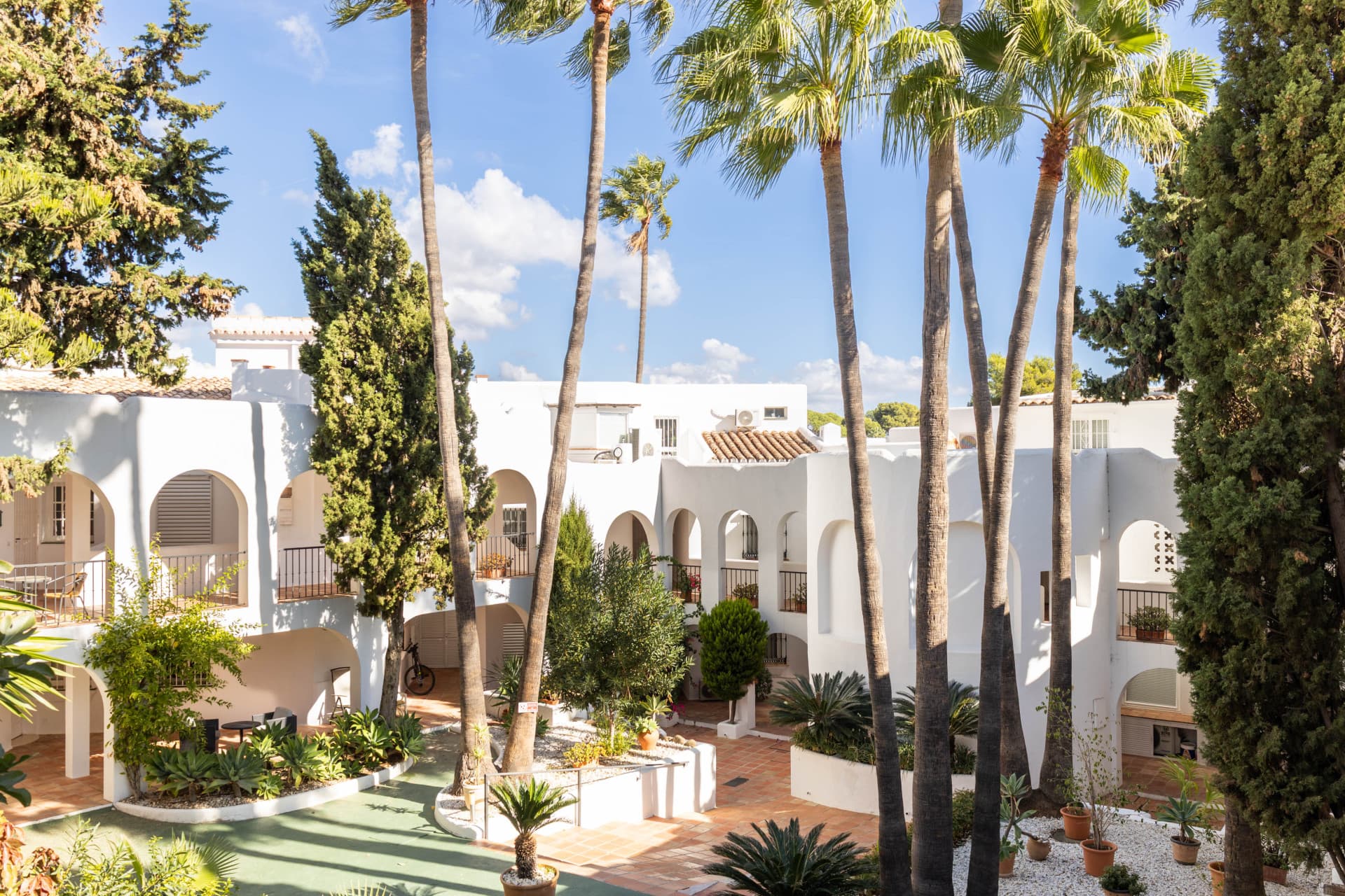 Beautifully Renovated Apartment with Stunning Views in Nueva Andalucía