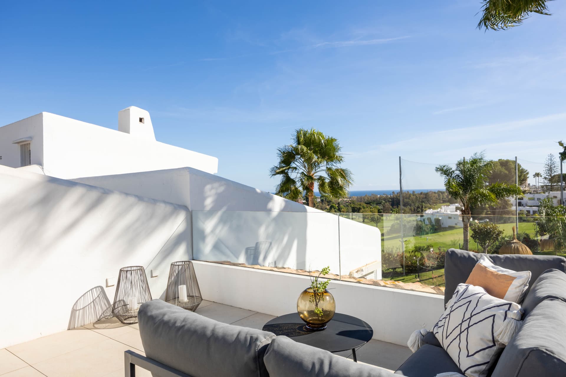 Beautifully Renovated Apartment with Stunning Views in Nueva Andalucía