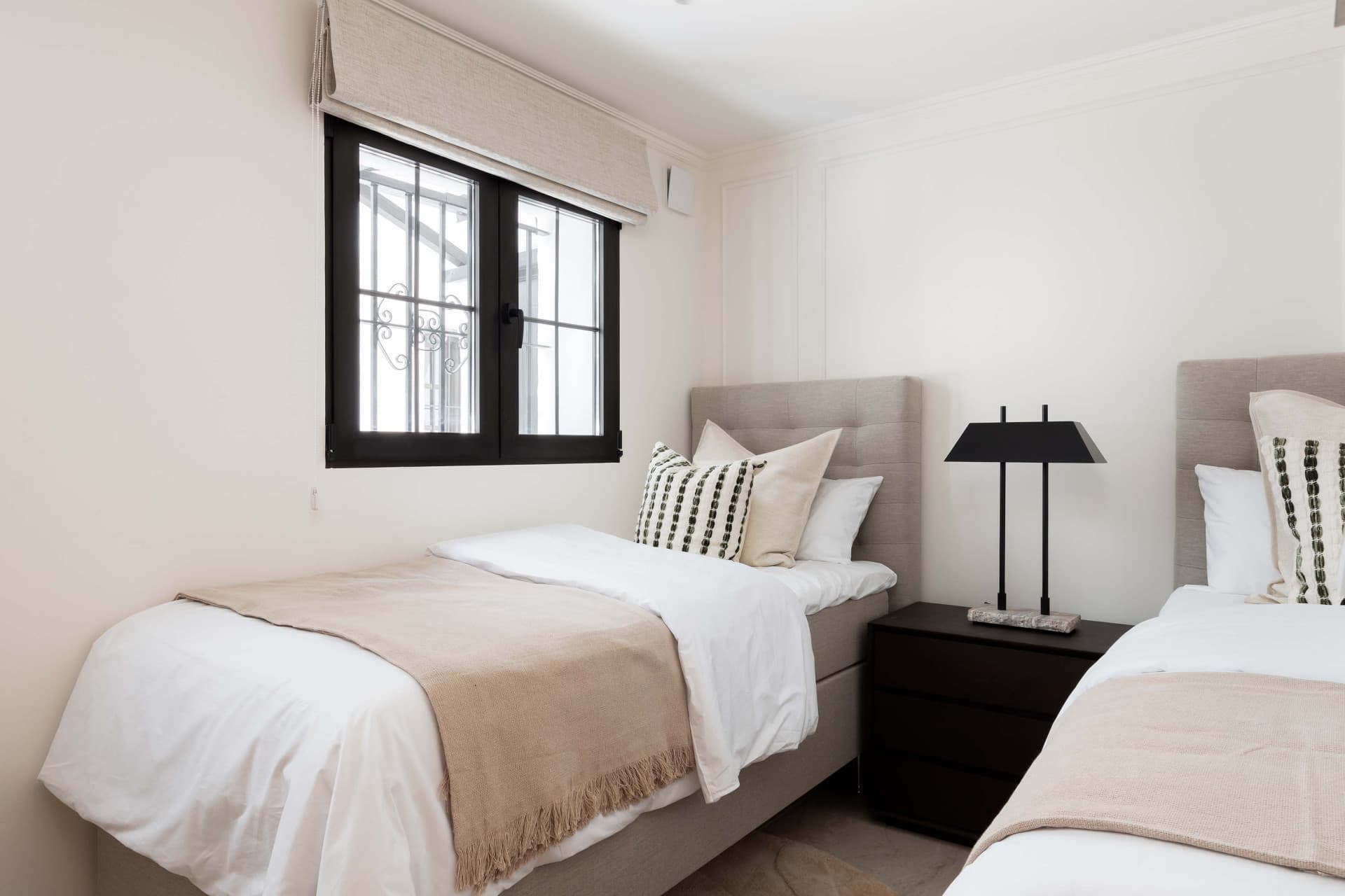 A fully renovated 3-bedroom apartment in iconic Aldea Blanca, rebuilt to Scandinavian standards with premium finishes and two south-west terraces, steps from Puerto Banús.