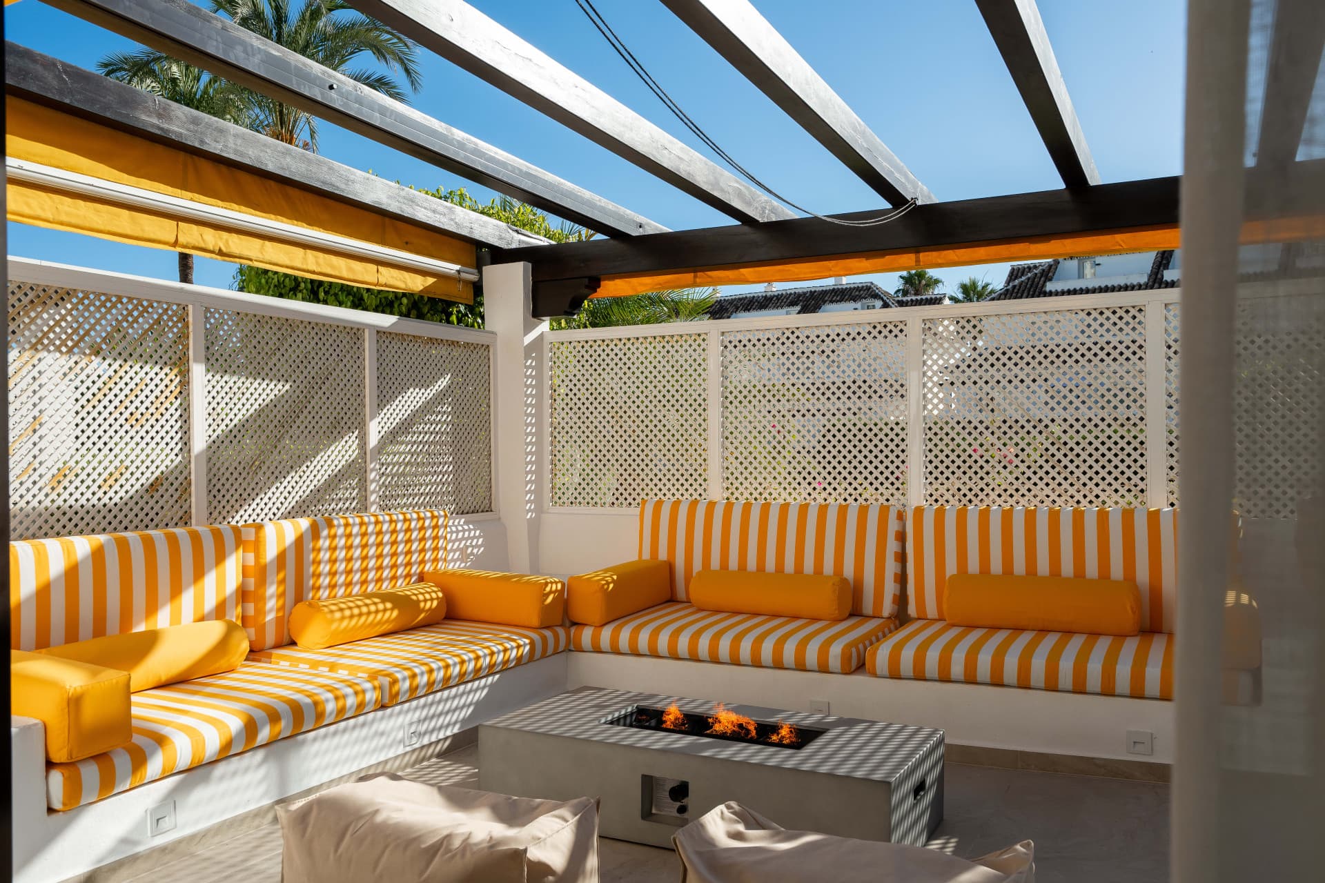 A fully renovated 3-bedroom apartment in iconic Aldea Blanca, rebuilt to Scandinavian standards with premium finishes and two south-west terraces, steps from Puerto Banús.
